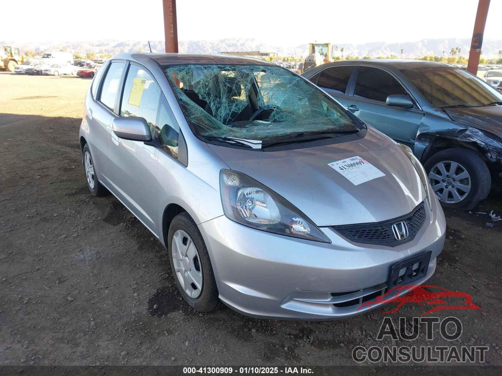 HONDA FIT 2013 - JHMGE8H38DC029729