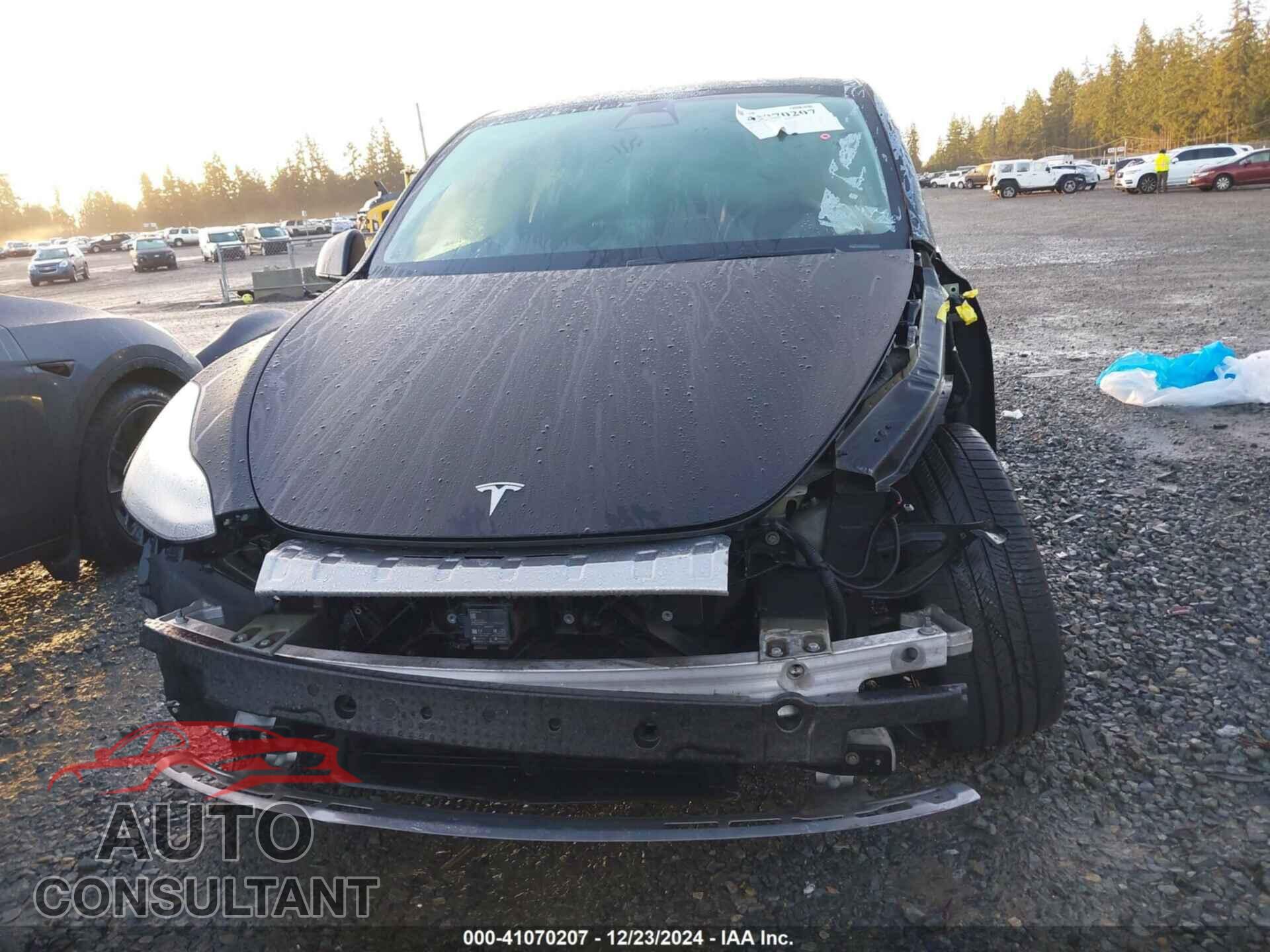 TESLA MODEL Y 2021 - 5YJYGDEE6MF079577