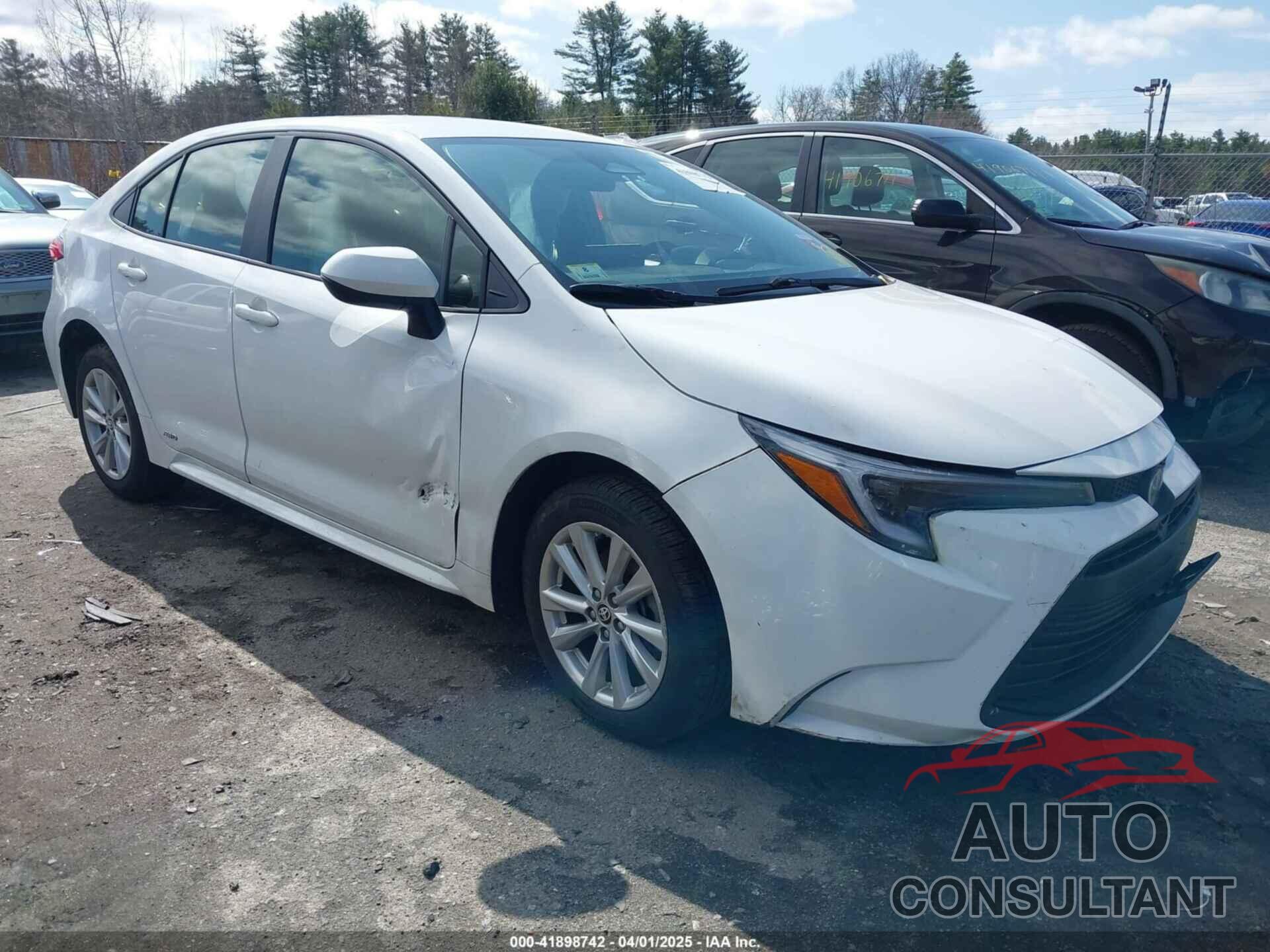 TOYOTA COROLLA 2023 - JTDBDMHE1PJ002820