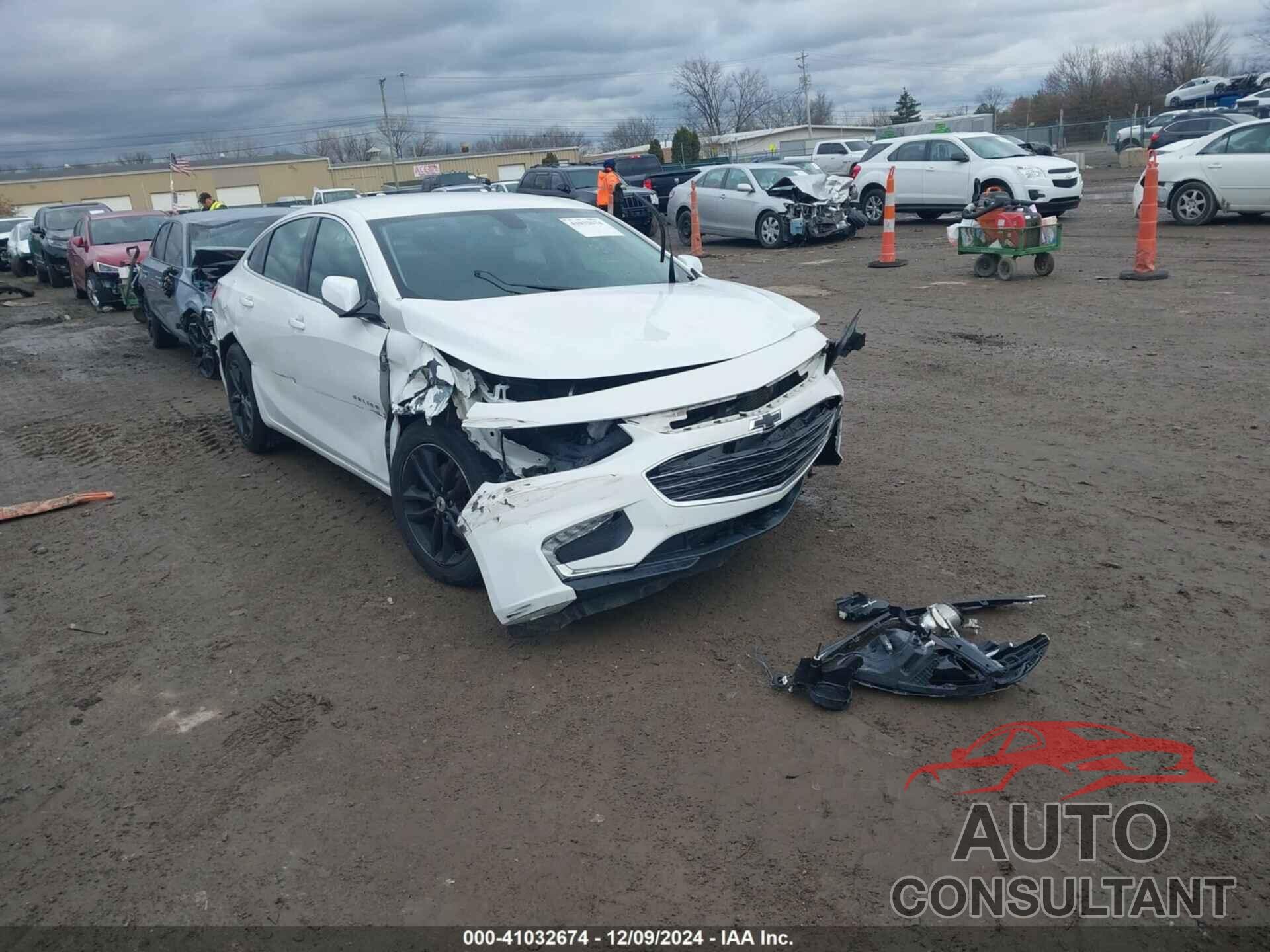 CHEVROLET MALIBU 2018 - 1G1ZD5ST8JF272254