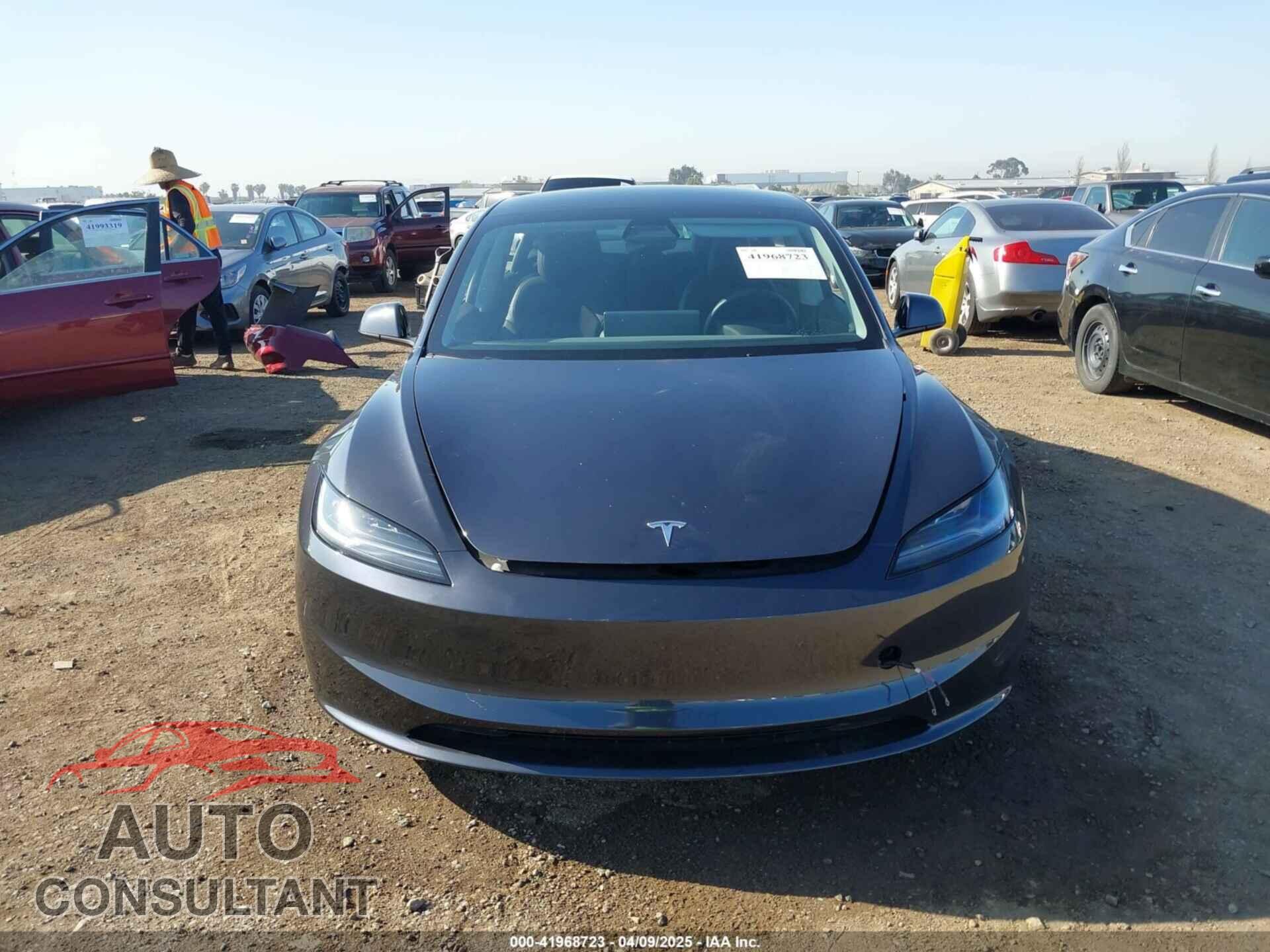 TESLA MODEL 3 2024 - 5YJ3E1EAXRF724234