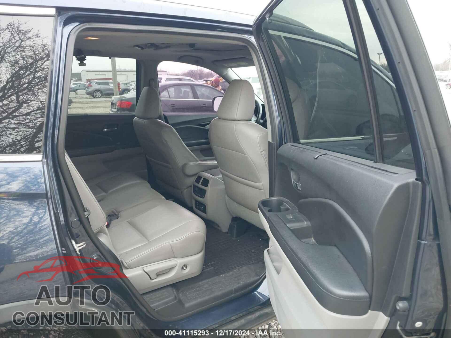 HONDA PILOT 2017 - 5FNYF6H90HB015571