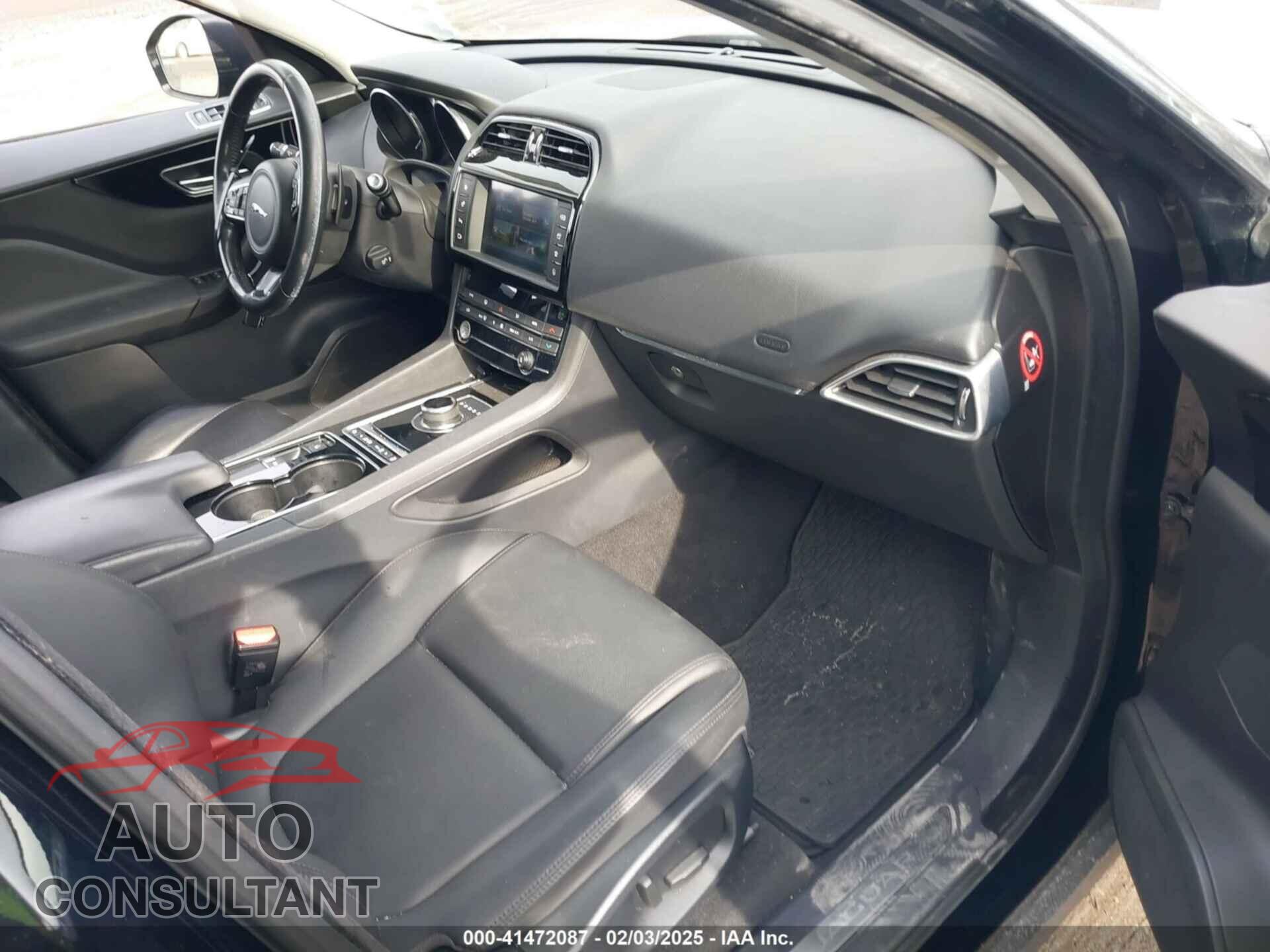 JAGUAR F-PACE 2017 - SADCJ2BV9HA888515