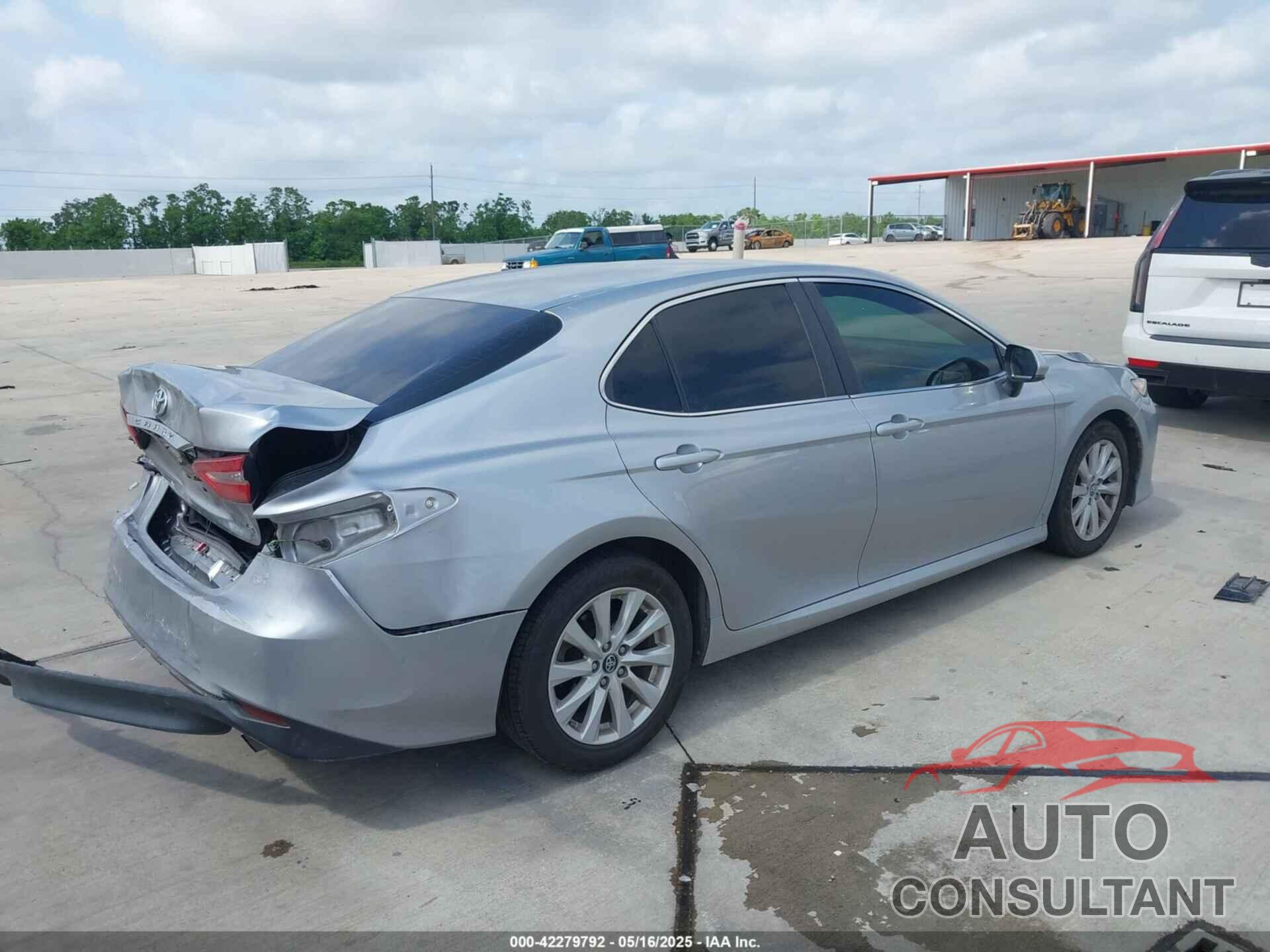 TOYOTA CAMRY 2018 - 4T1B11HK2JU150201