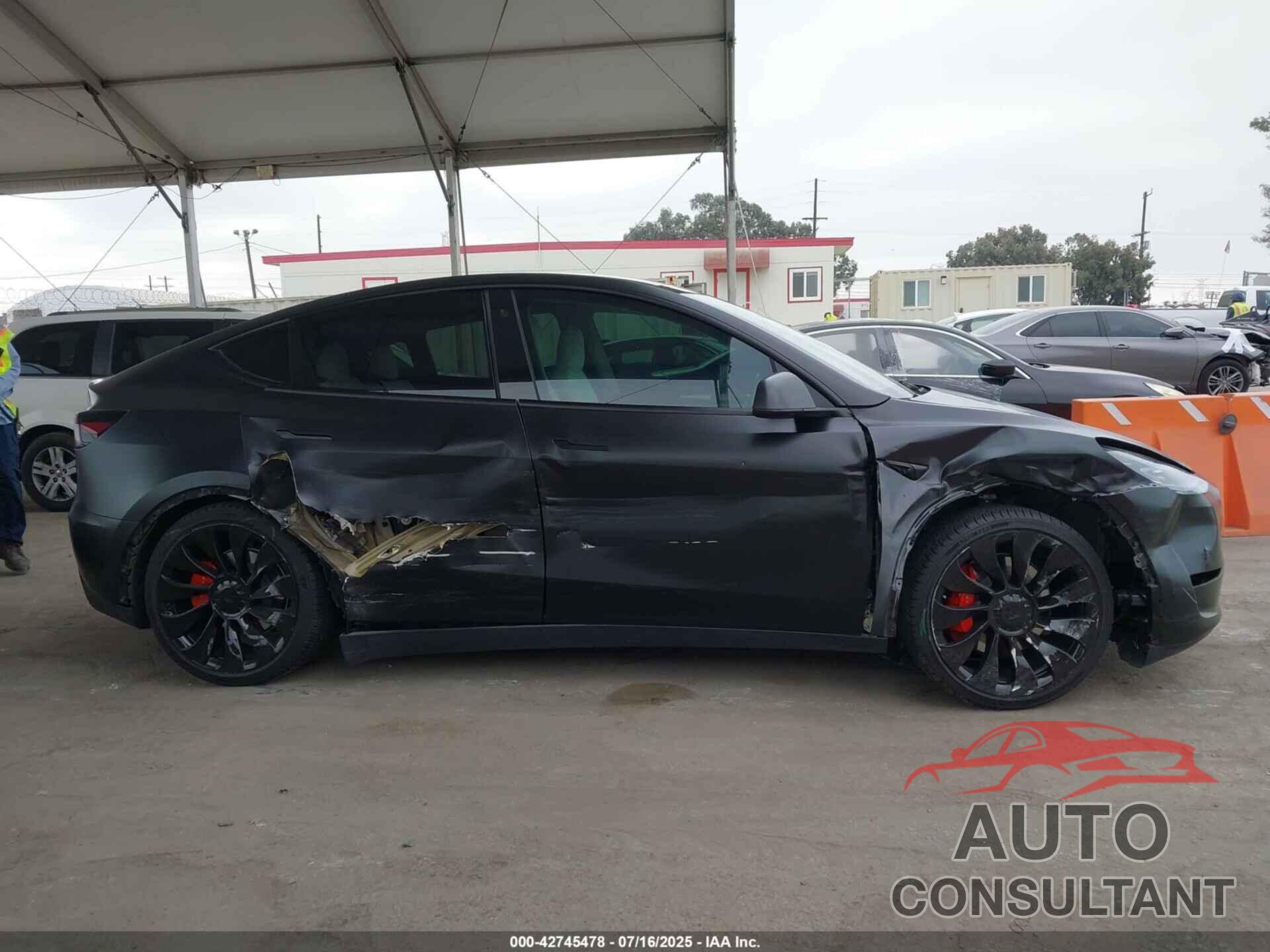 TESLA MODEL Y 2023 - 7SAYGDEF2PF659490