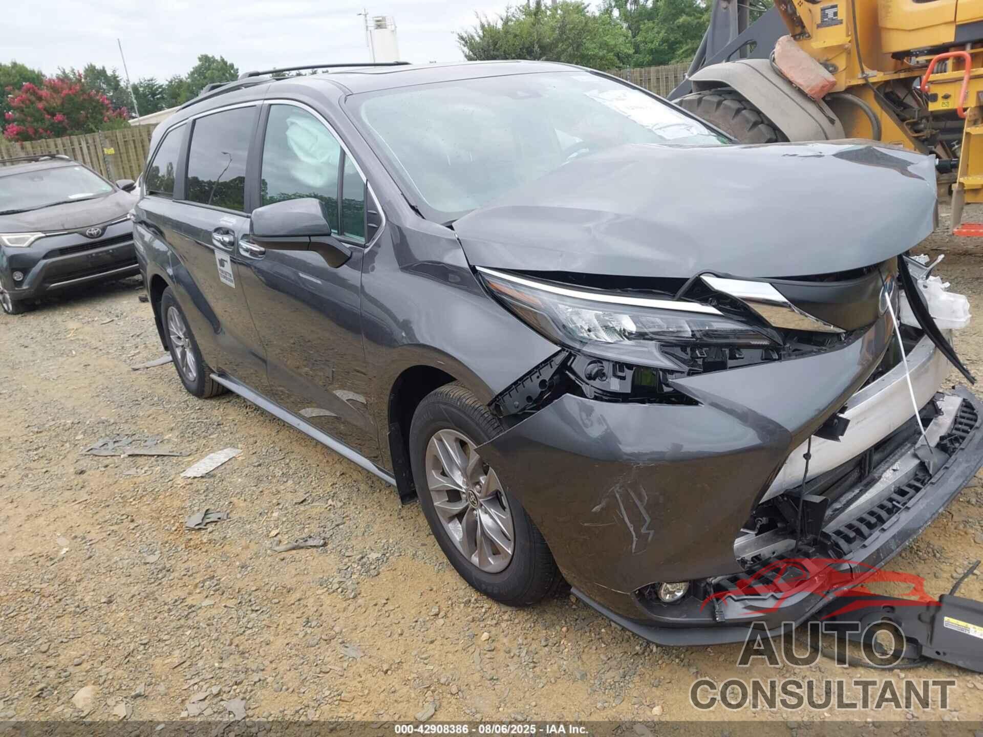 TOYOTA SIENNA 2025 - 5TDJRKEC8SS262650