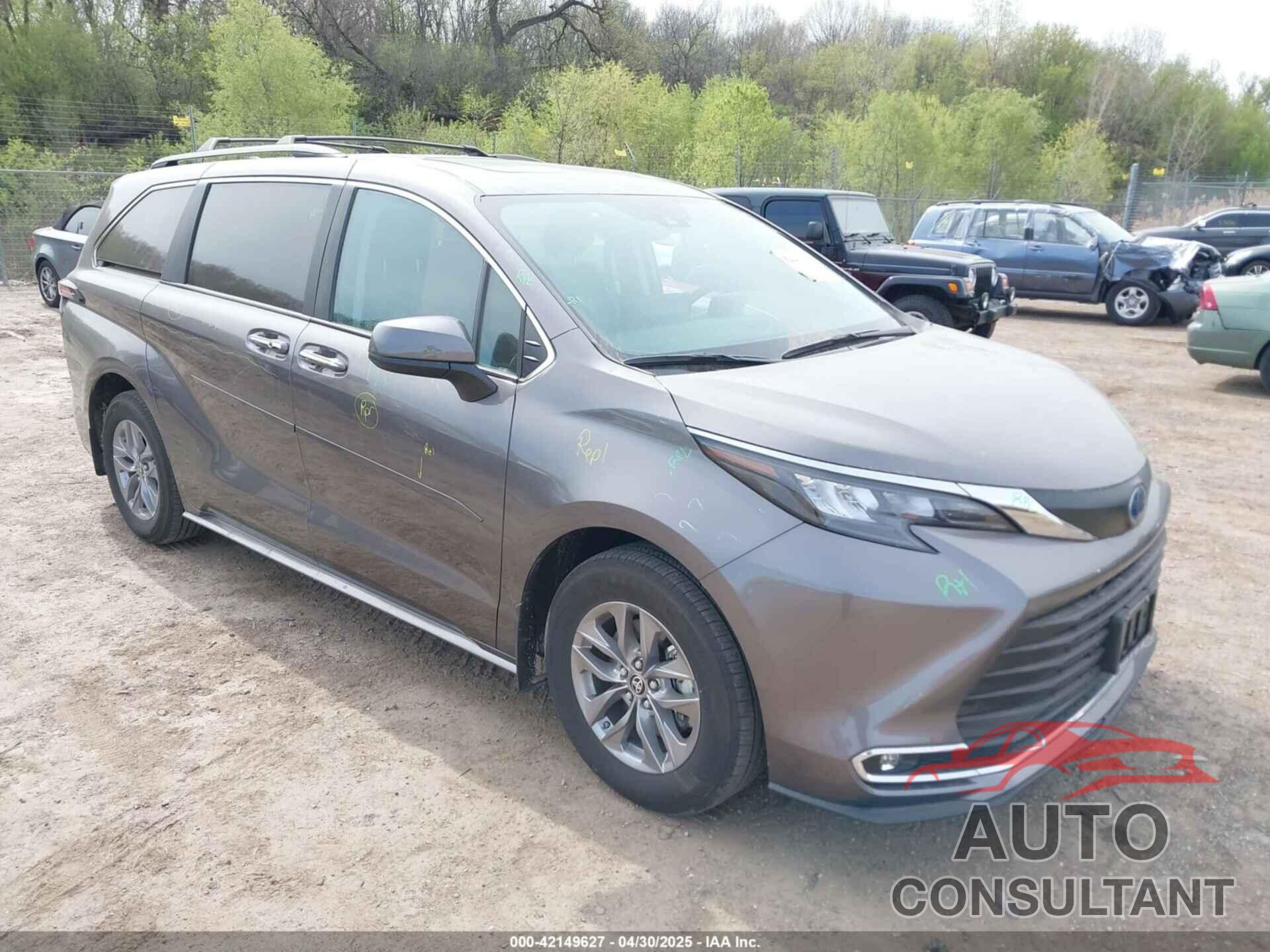 TOYOTA SIENNA 2024 - 5TDYSKFC5RS139626