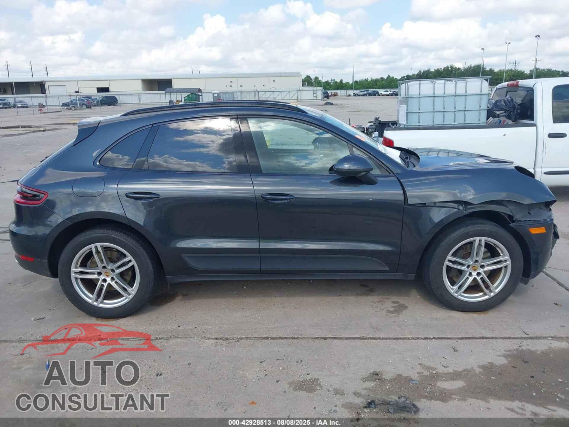 PORSCHE MACAN 2017 - WP1AA2A59HLB04132