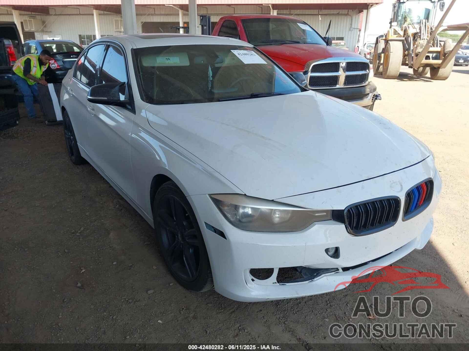 BMW 328I 2013 - WBA3C1C52DF444028
