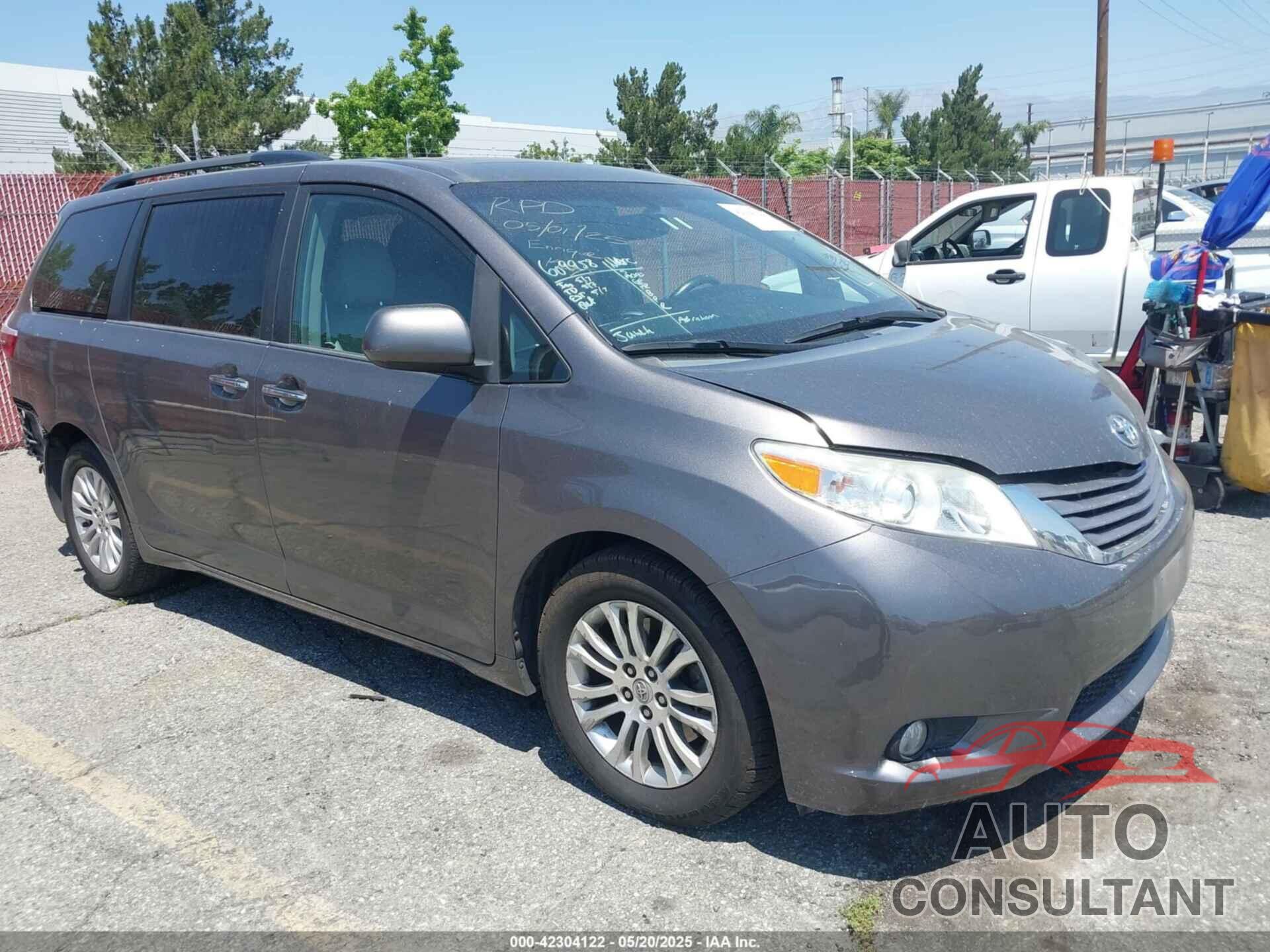 TOYOTA SIENNA 2015 - 5TDYK3DC6FS674906