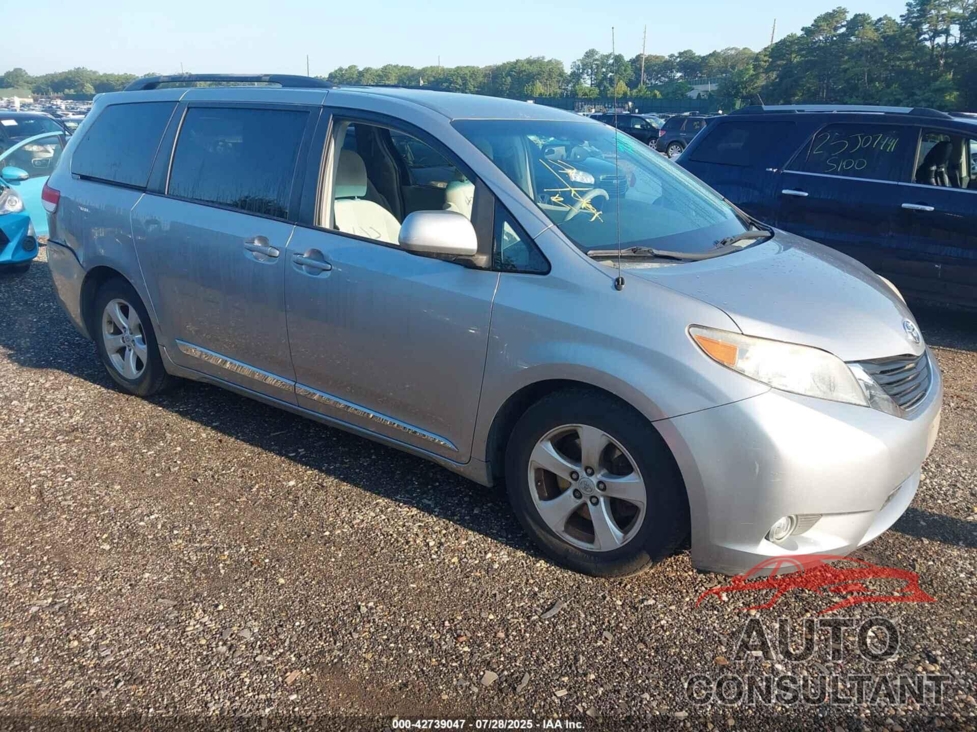 TOYOTA SIENNA 2011 - 5TDKK3DC2BS150409
