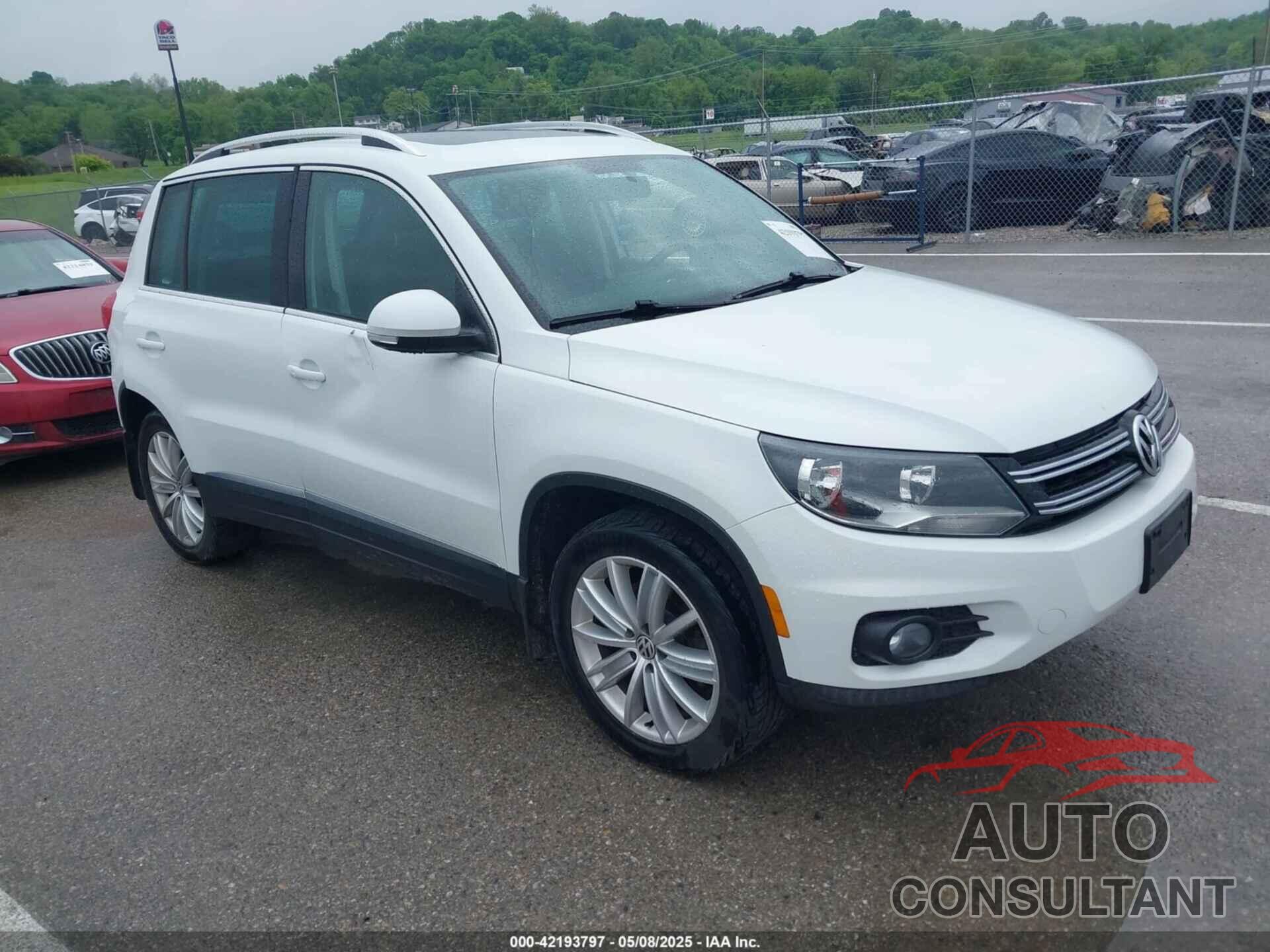 VOLKSWAGEN TIGUAN 2015 - WVGBV7AX0FW566983