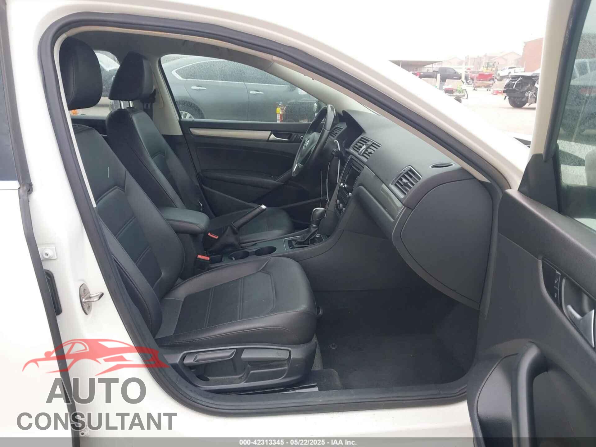 VOLKSWAGEN PASSAT 2015 - 1VWAT7A33FC093663