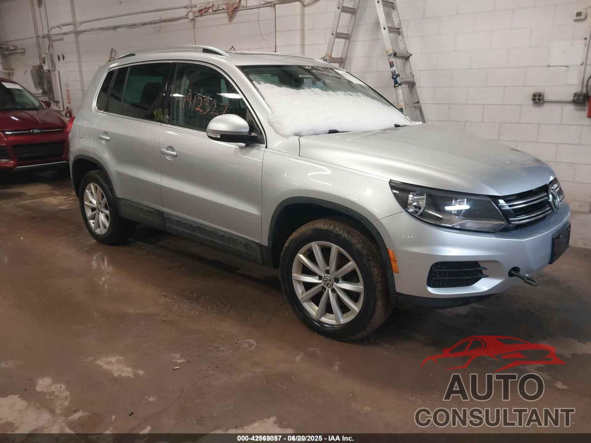 VOLKSWAGEN TIGUAN 2017 - WVGSV7AX2HK005789