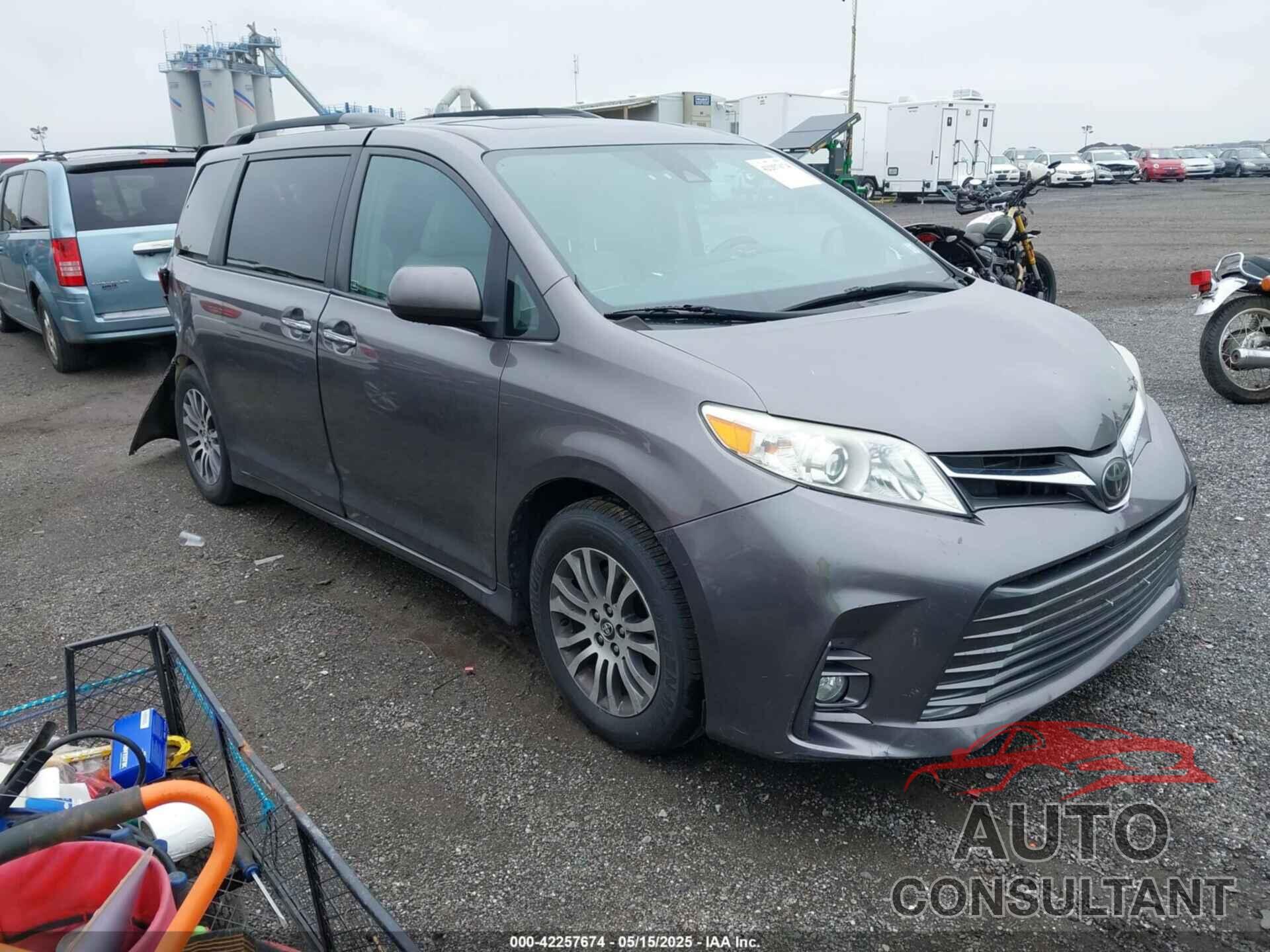 TOYOTA SIENNA 2018 - 5TDYZ3DC8JS916681