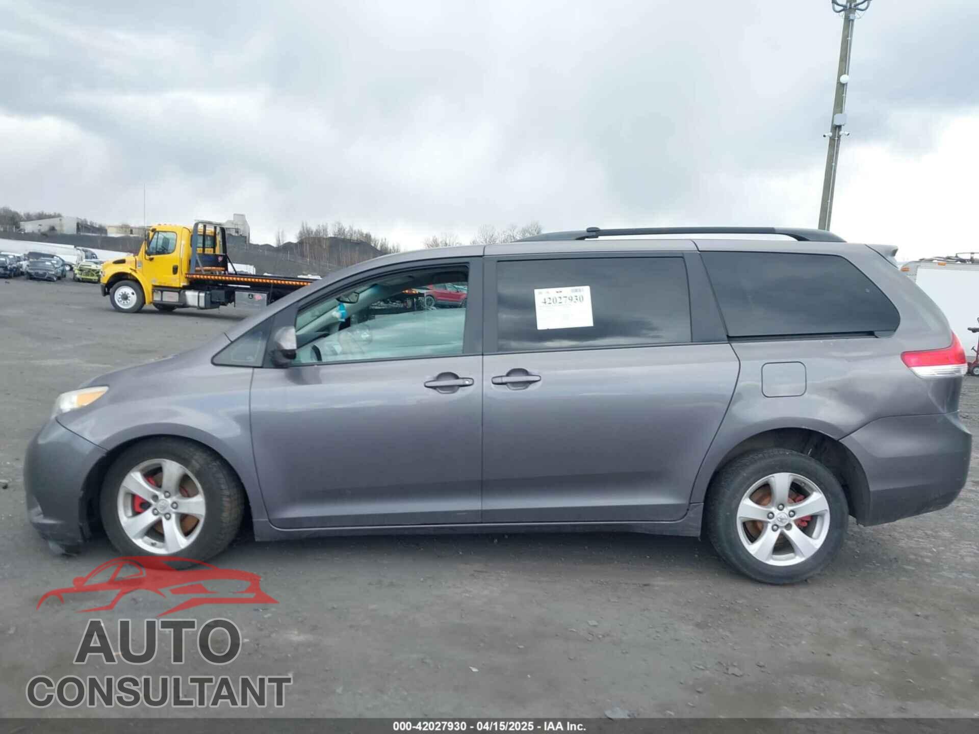 TOYOTA SIENNA 2013 - 5TDJK3DC1DS049621