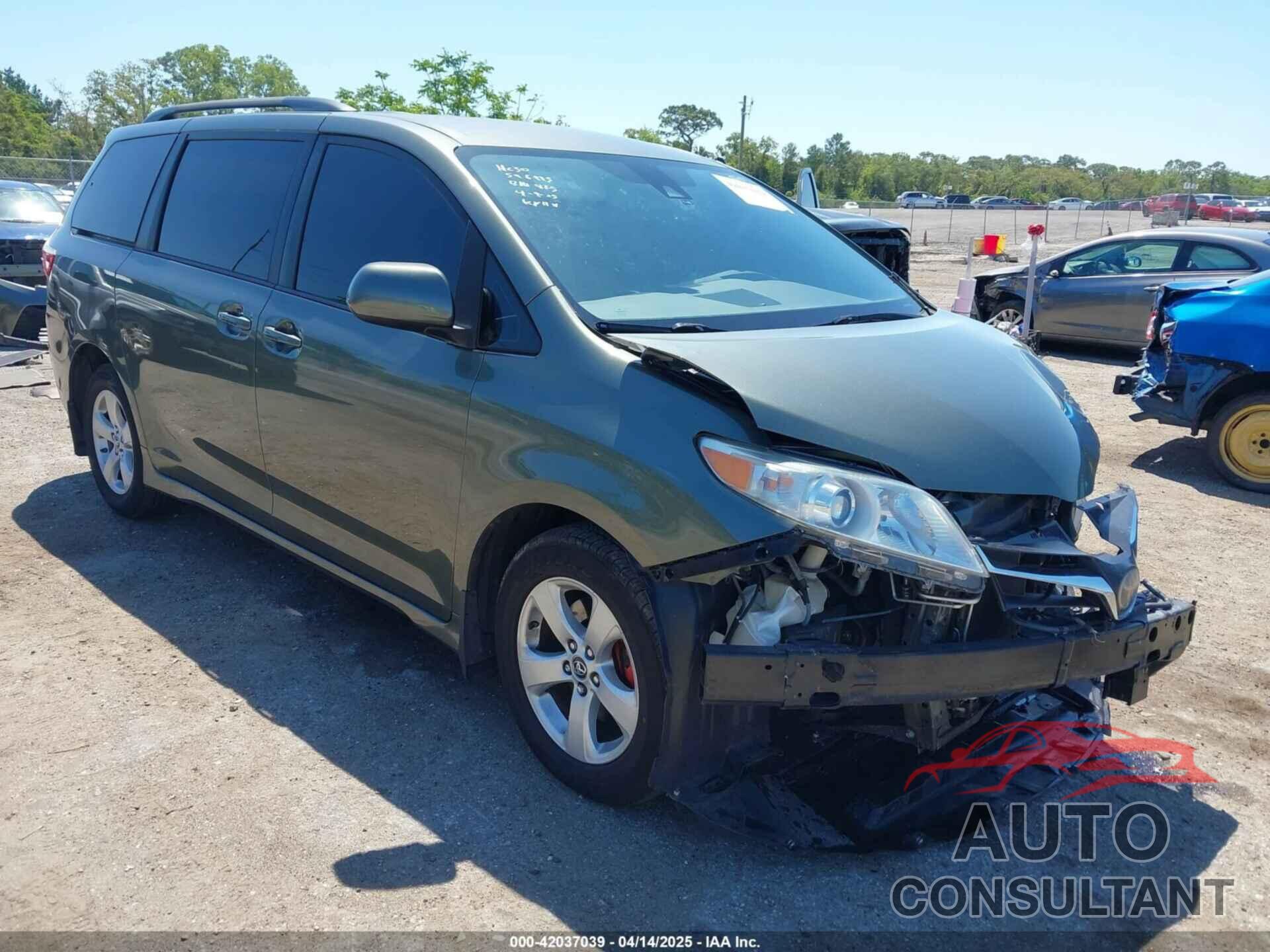 TOYOTA SIENNA 2018 - 5TDKZ3DC3JS904010