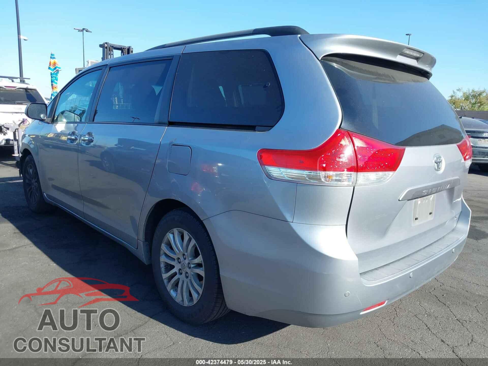 TOYOTA SIENNA 2013 - 5TDYK3DC8DS318180