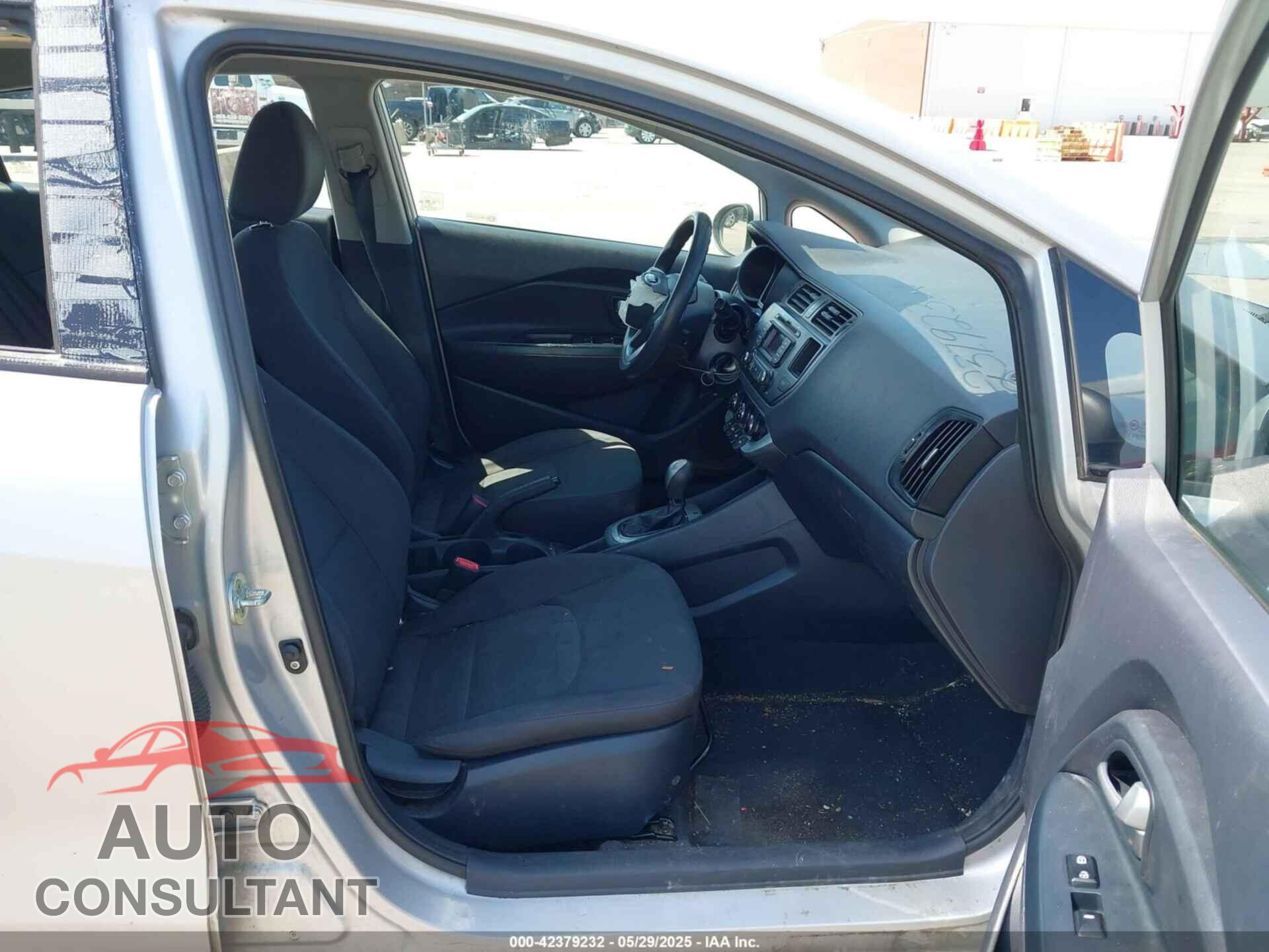 KIA RIO 2014 - KNADM4A36E6370134