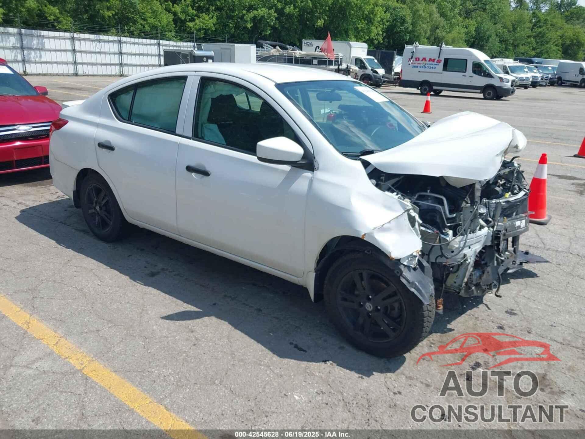 NISSAN VERSA 2019 - 3N1CN7AP2KL810581