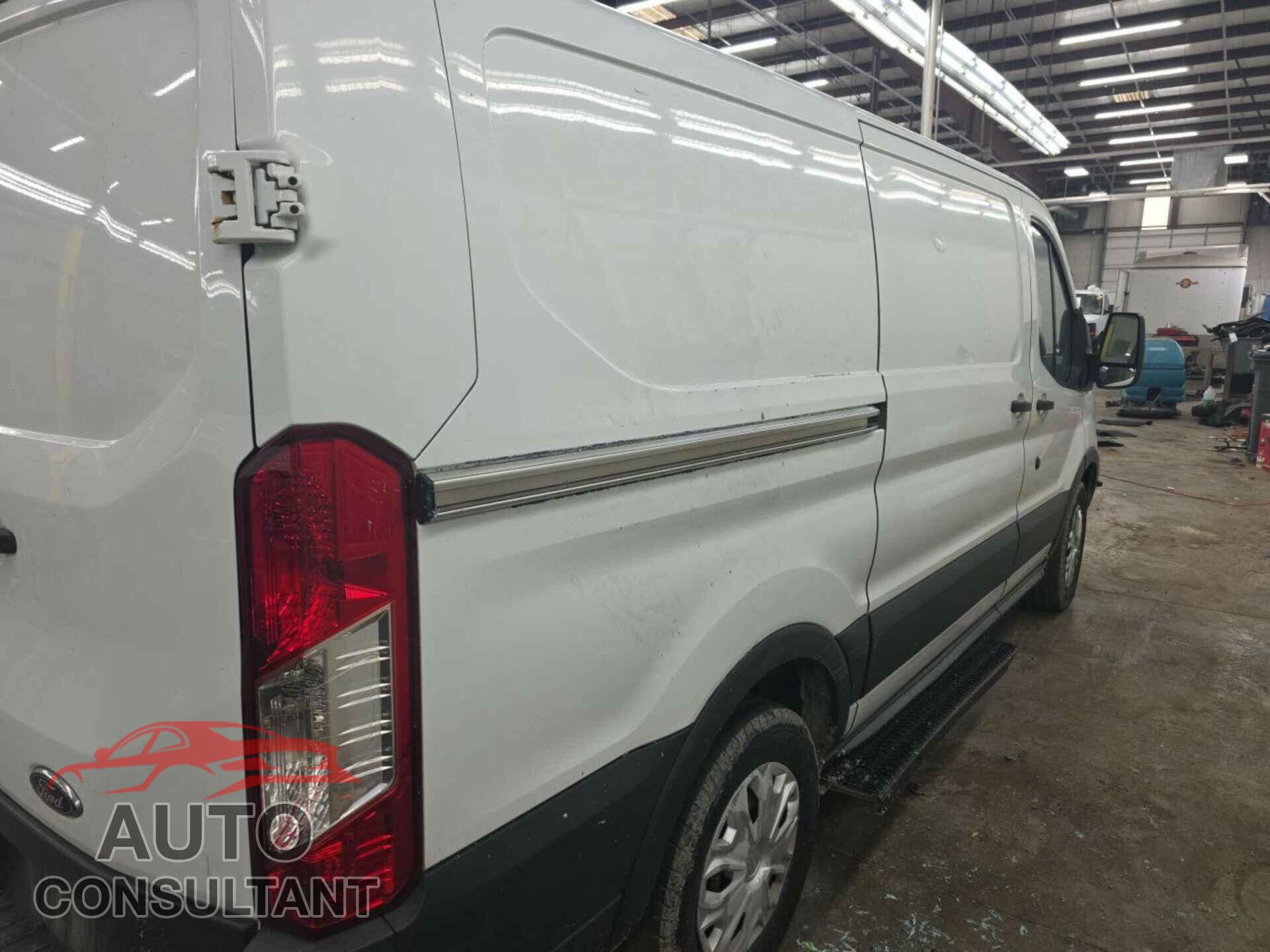 FORD TRANSIT-150 2018 - 1FTYE1YM4JKA04477