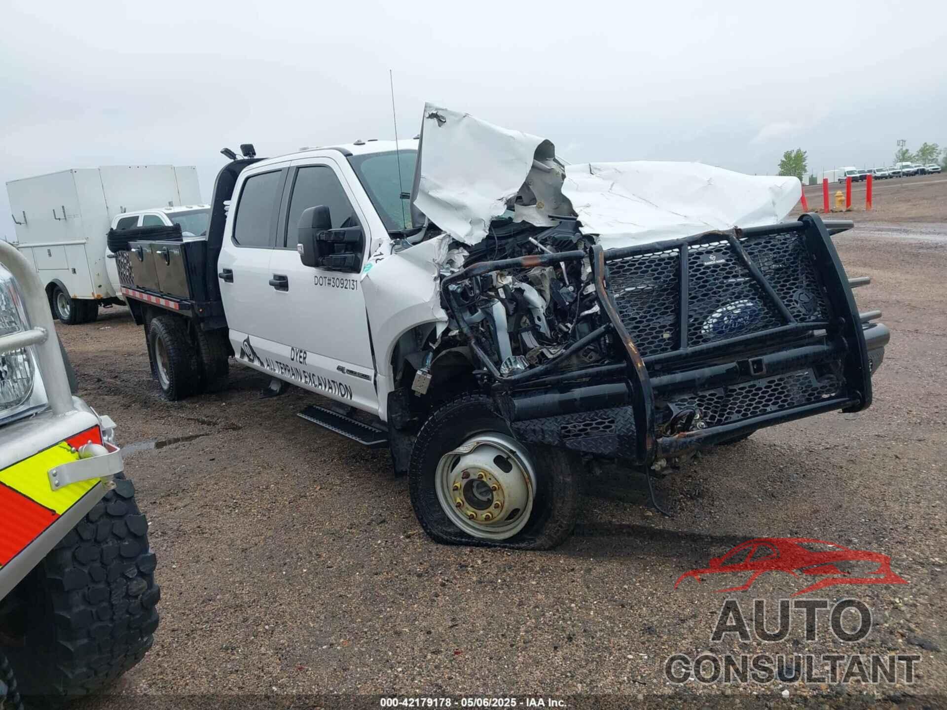 FORD F-350 CHASSIS 2021 - 1FD8W3HT0MEC55317
