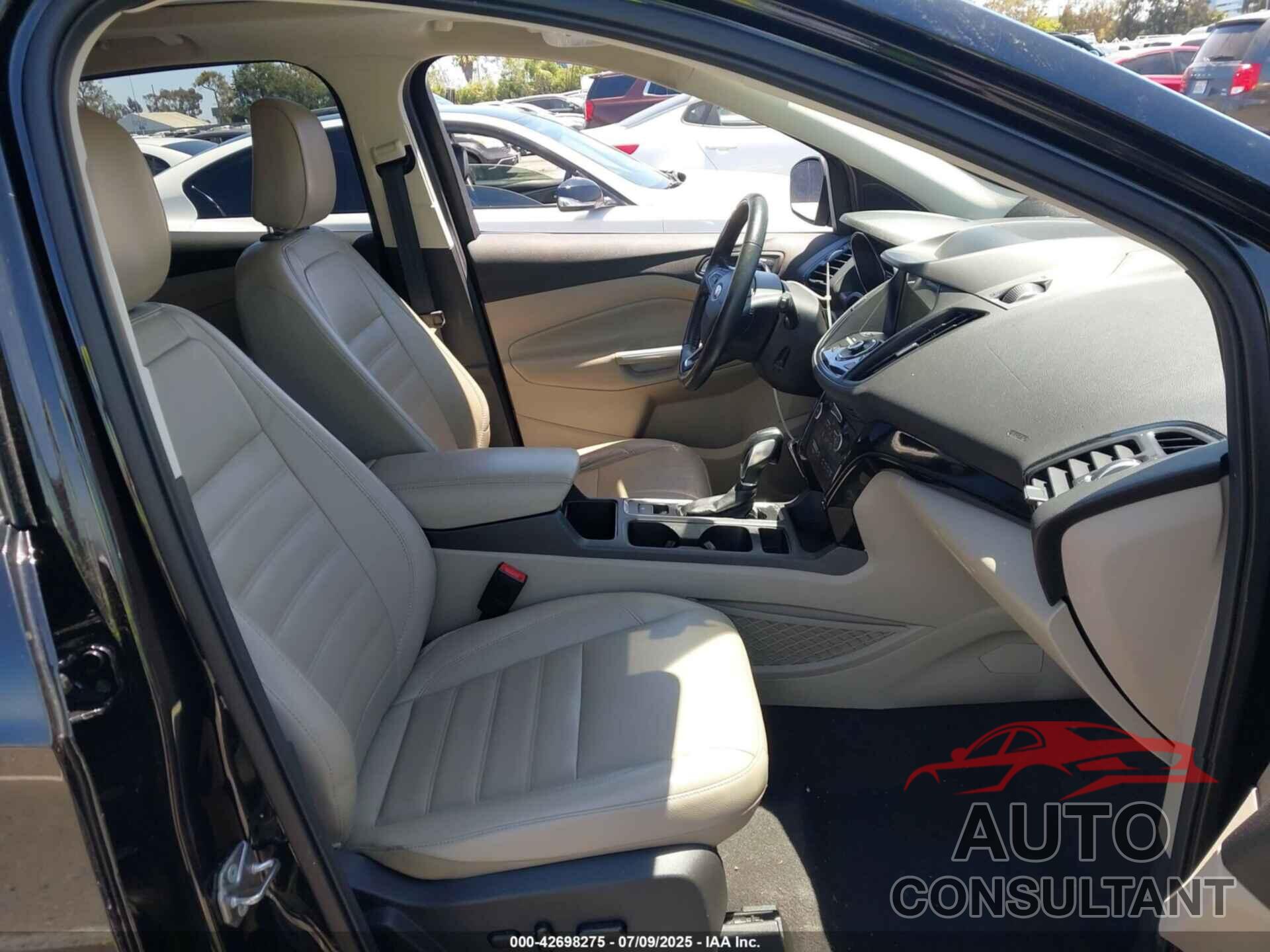 FORD ESCAPE 2019 - 1FMCU9J98KUA21480