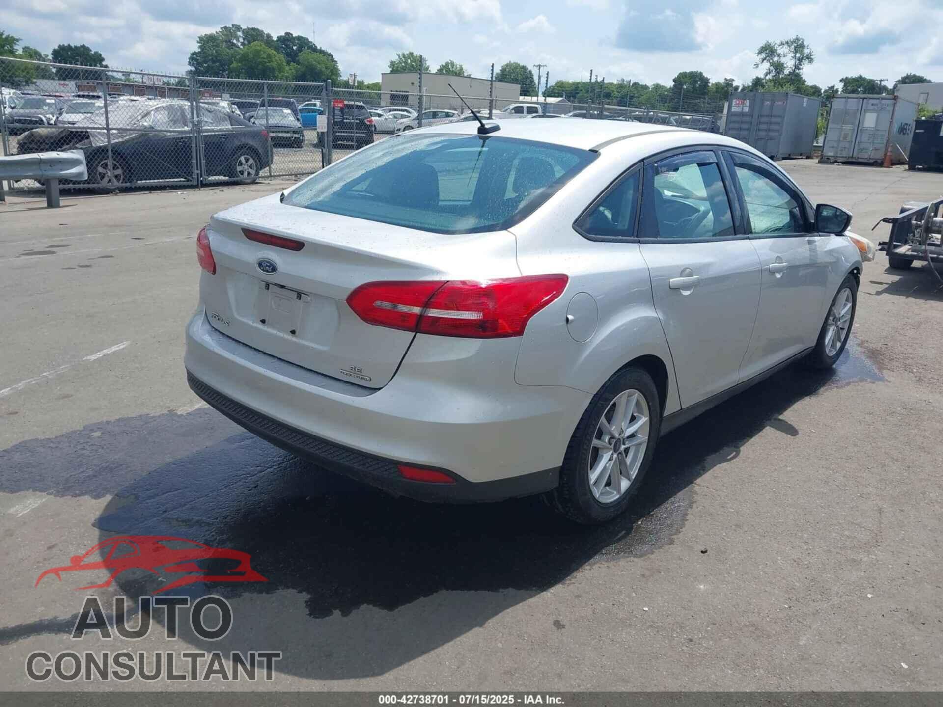 FORD FOCUS 2015 - 1FADP3F24FL304209