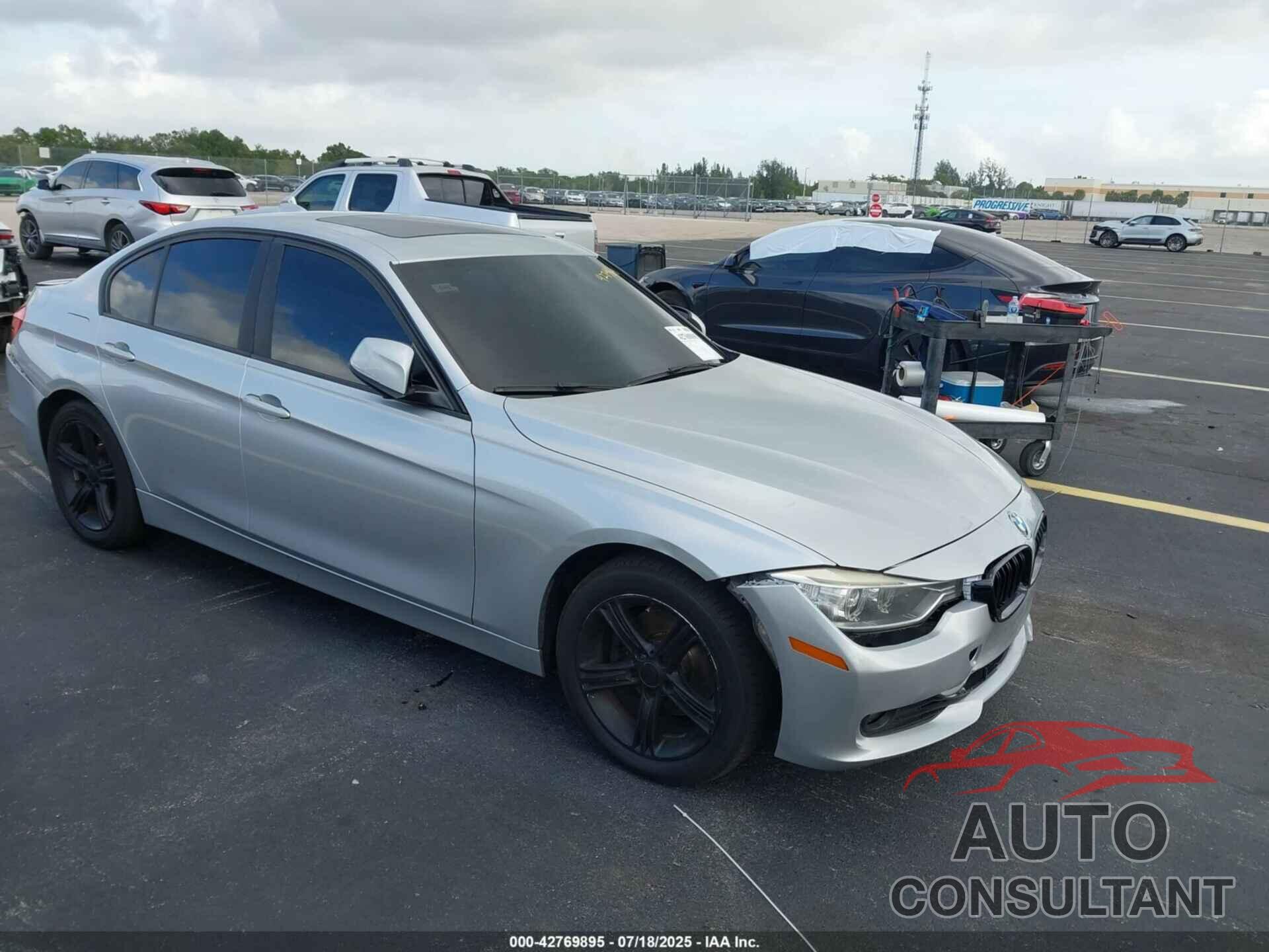 BMW 328I 2013 - WBA3B5G56DNS05849