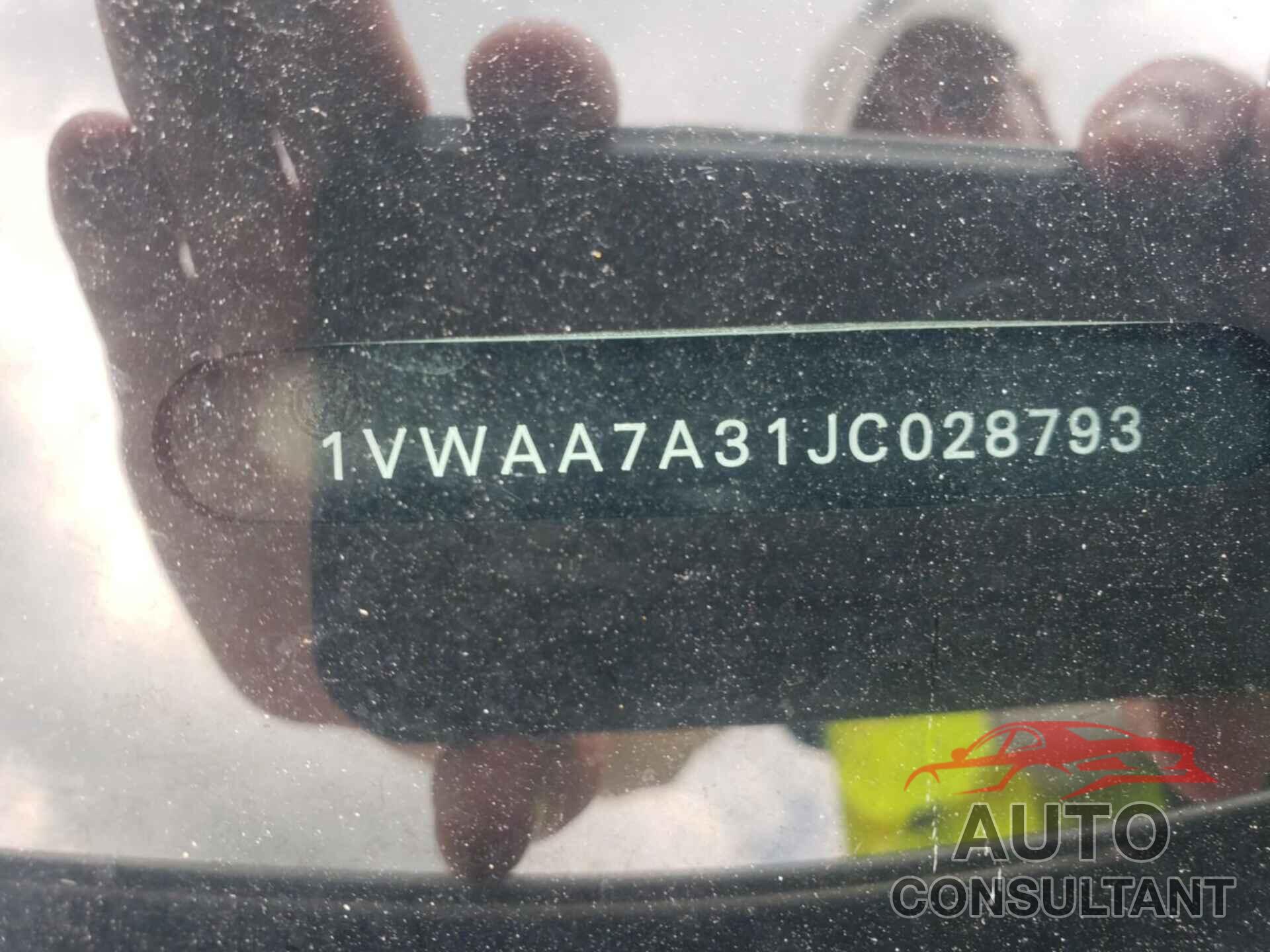 VOLKSWAGEN PASSAT 2018 - 1VWAA7A31JC028793