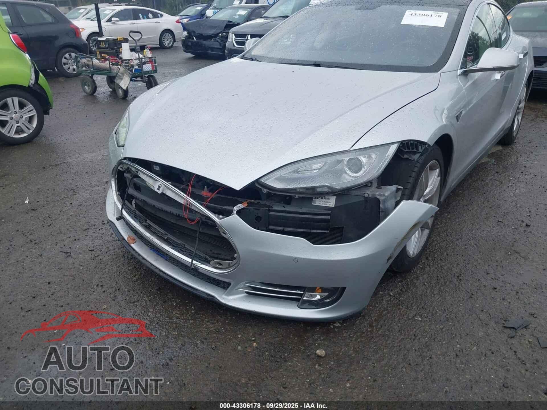TESLA MODEL S 2013 - 5YJSA1CG1DFP27448