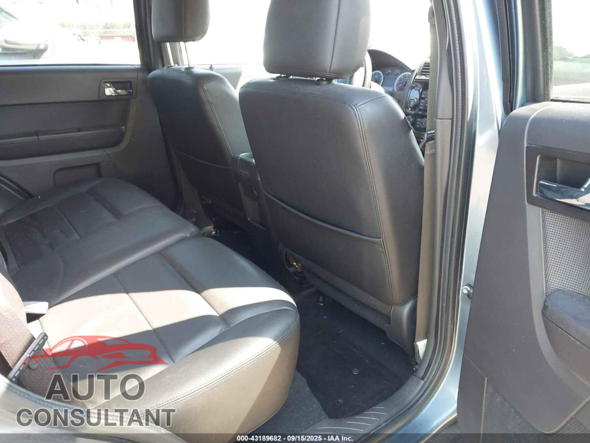 FORD ESCAPE 2011 - 1FMCU9EG0BKC08071