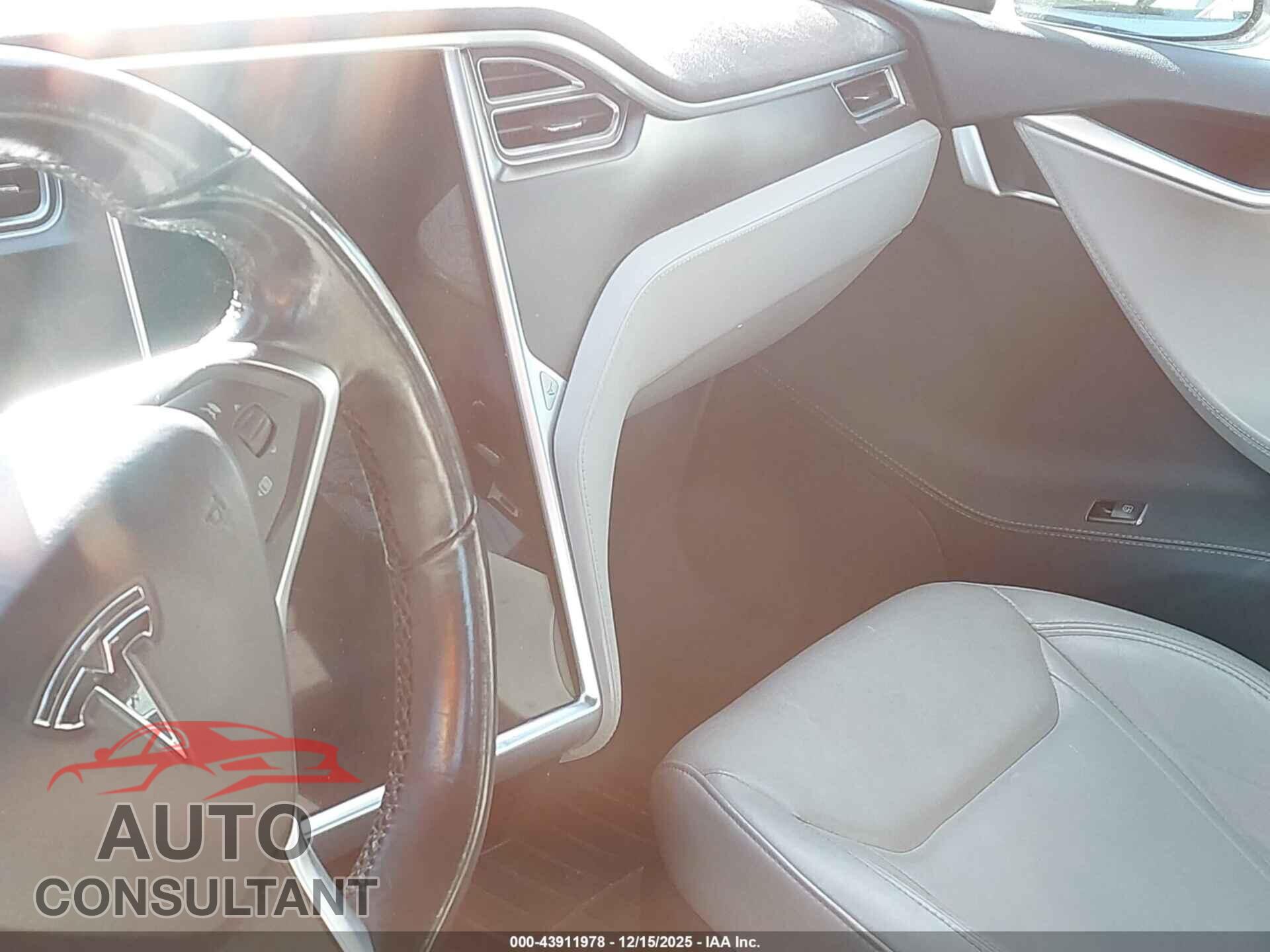 TESLA MODEL S 2015 - 5YJSA1H24FF094539