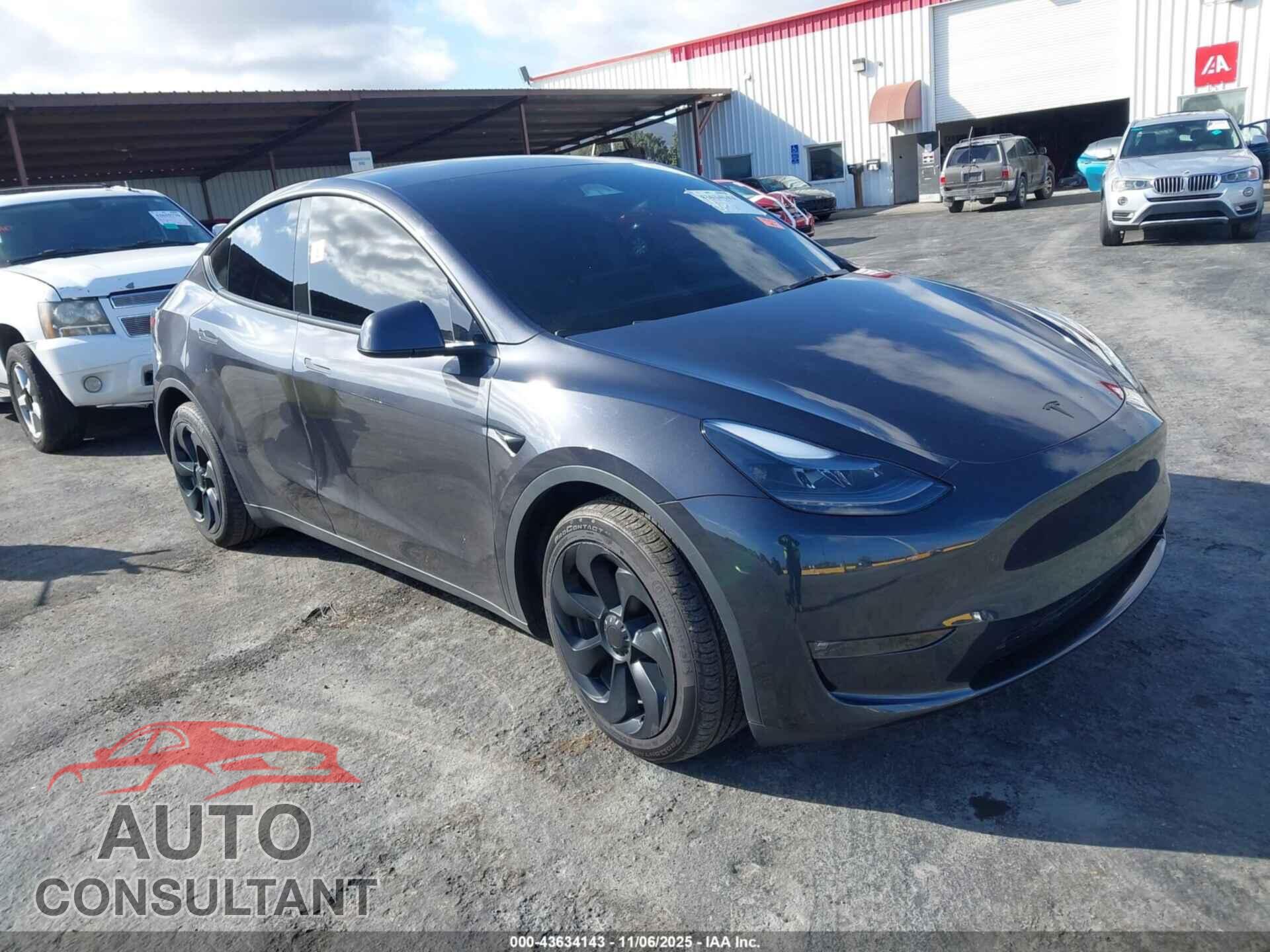 TESLA MODEL Y 2024 - 7SAYGAEE2RF080945