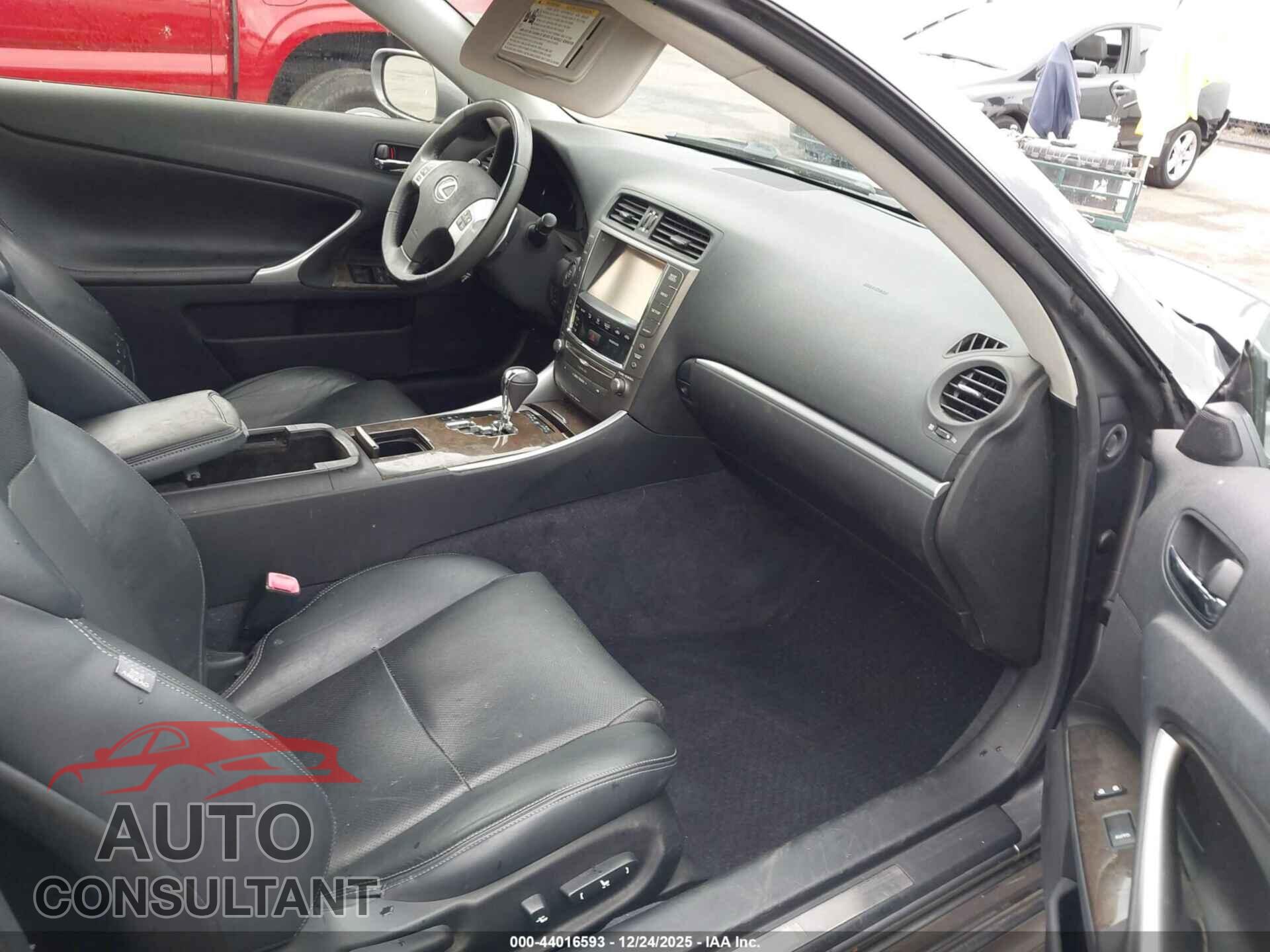 LEXUS IS 250C 2014 - JTHFF2C26E2529660