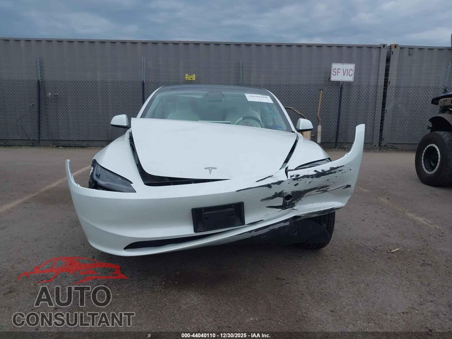 TESLA MODEL 3 2024 - 5YJ3E1EA4RF829108