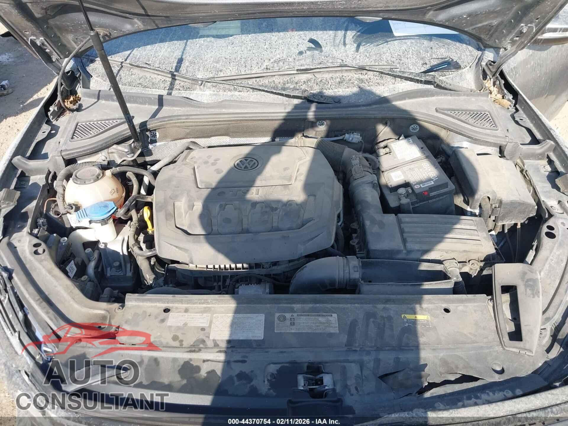 VOLKSWAGEN PASSAT 2019 - 1VWLA7A34KC008483