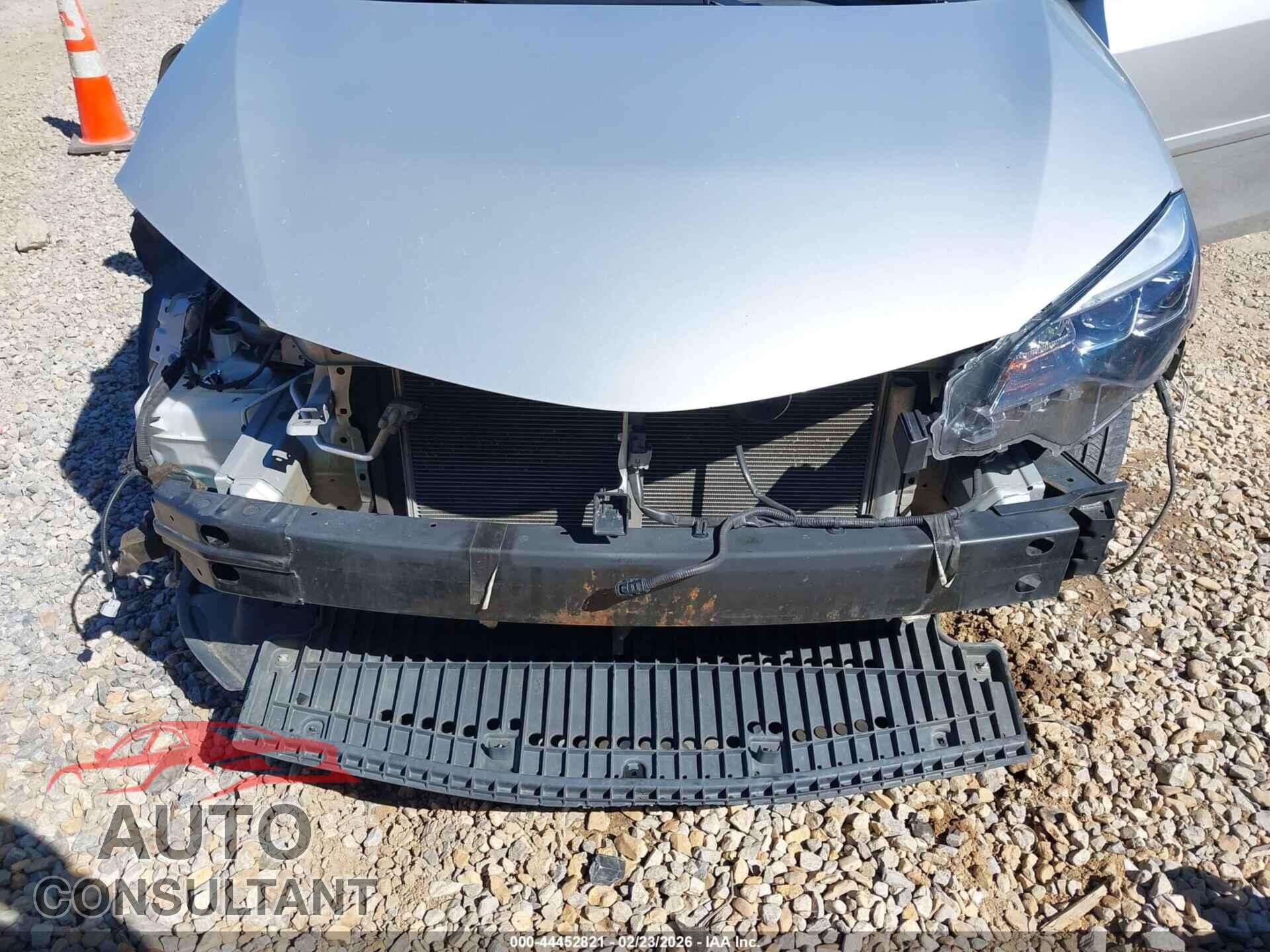 TOYOTA COROLLA 2018 - 5YFBURHEXJP838030