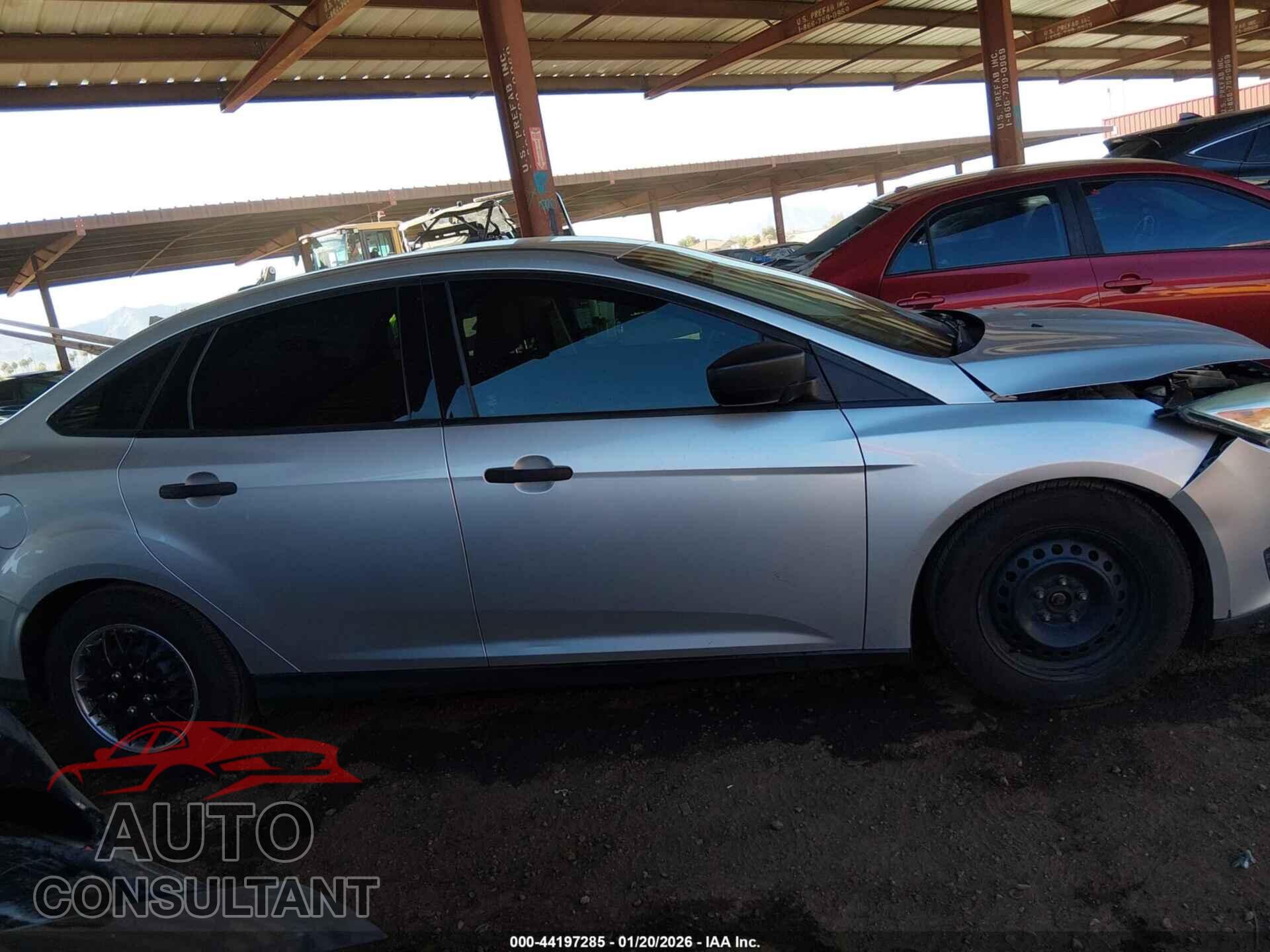 FORD FOCUS 2015 - 1FADP3E20FL326127