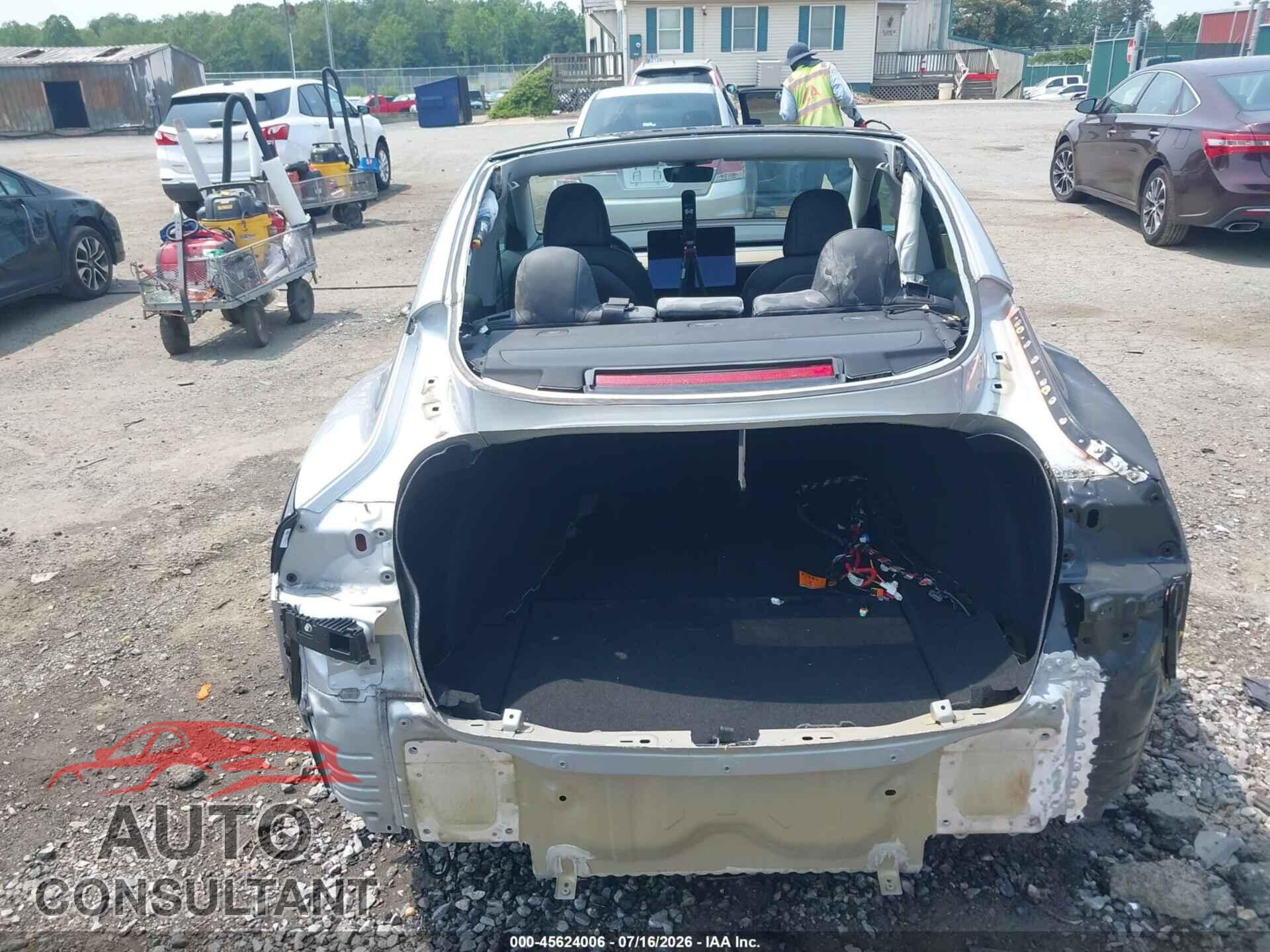 TESLA MODEL 3 2018 - 5YJ3E1EA5JF060865