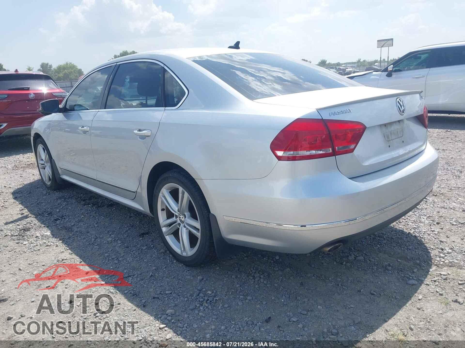 VOLKSWAGEN PASSAT 2013 - 1VWCN7A32DC137359
