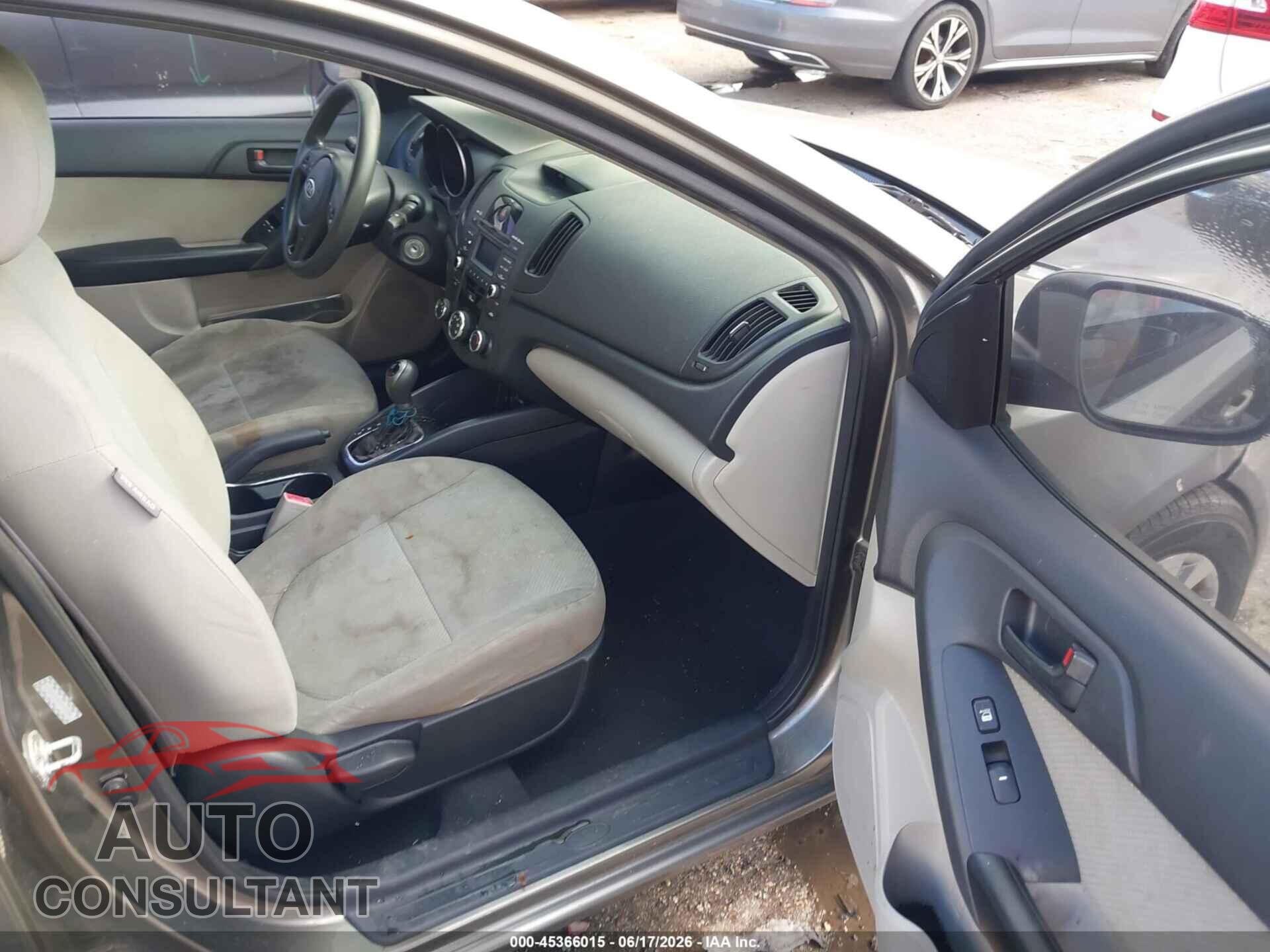 KIA FORTE 2011 - KNAFU4A21B5377008