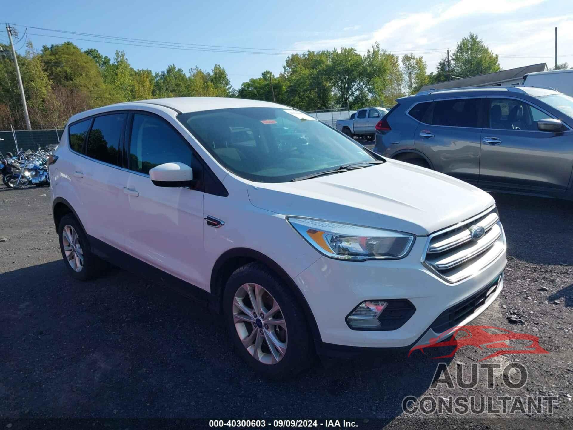 FORD ESCAPE 2017 - 1FMCU9GD4HUD03393