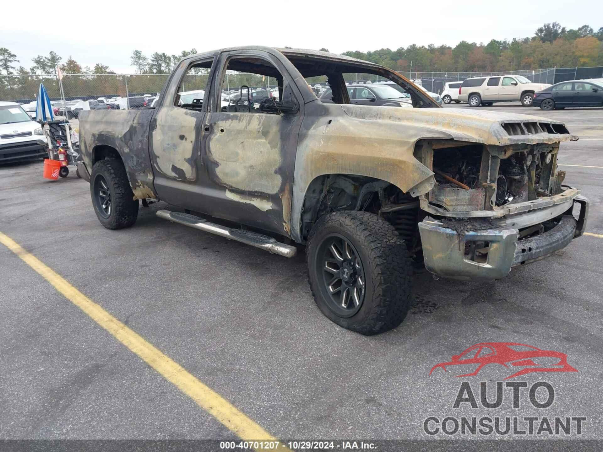 TOYOTA TUNDRA 2017 - 5TFUM5F19HX070862