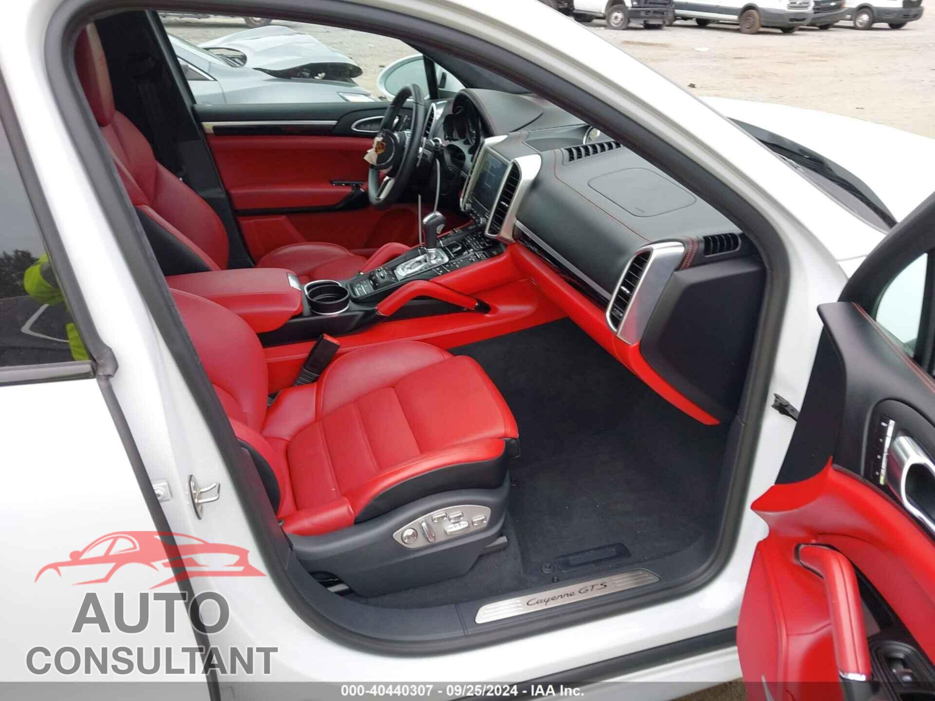 PORSCHE CAYENNE 2017 - WP1AD2A23HLA84005