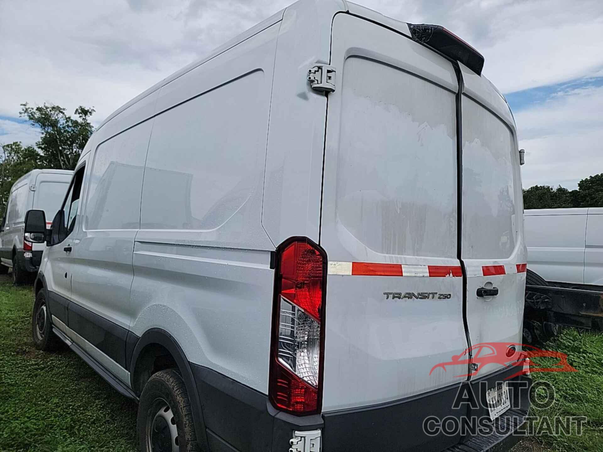 FORD TRANSIT-250 2018 - 1FTYR1CM5JKA69818