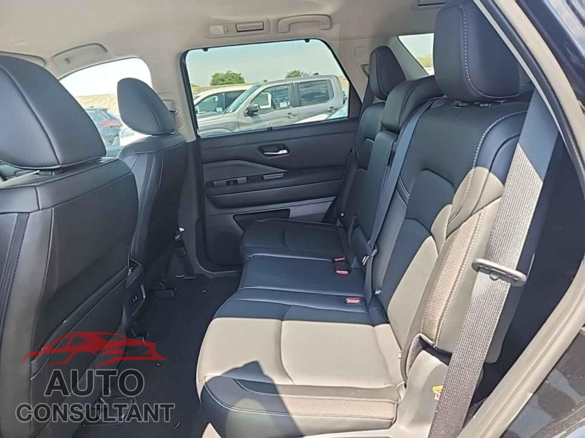NISSAN PATHFINDER 2023 - 5N1DR3CA2PC233153