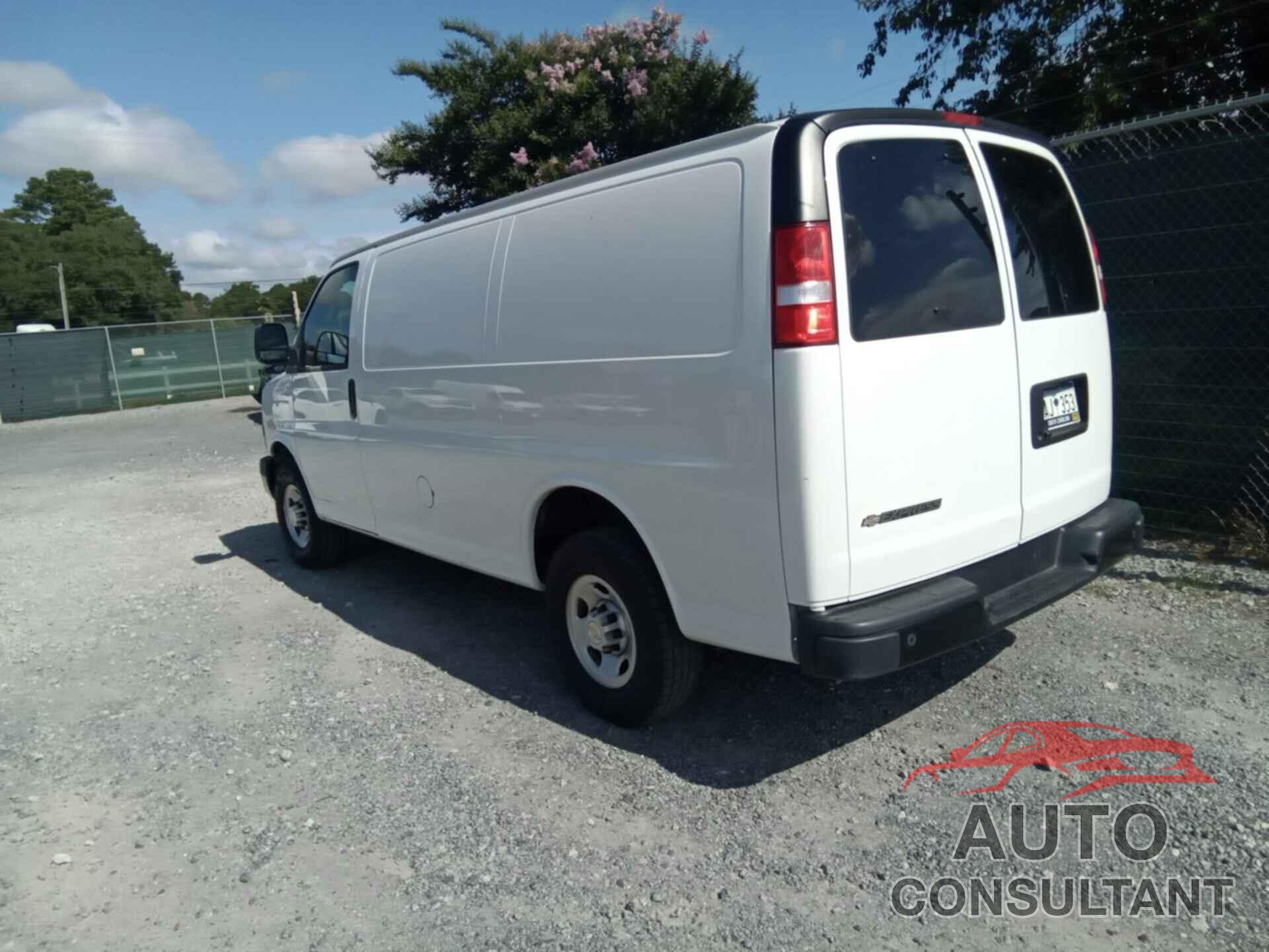 CHEVROLET EXPRESS G2500 2020 - 1GCWGAFG7L1225594