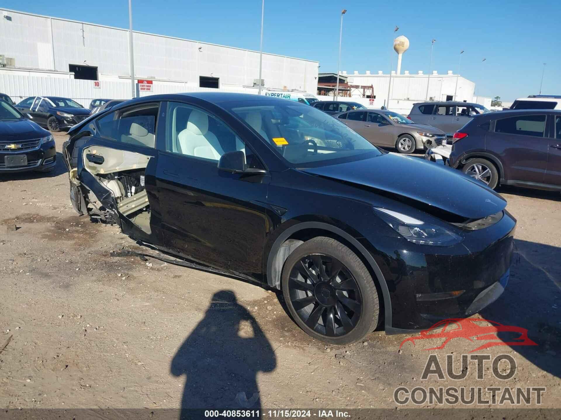 TESLA MODEL Y 2024 - 7SAYGDEE8RA222844