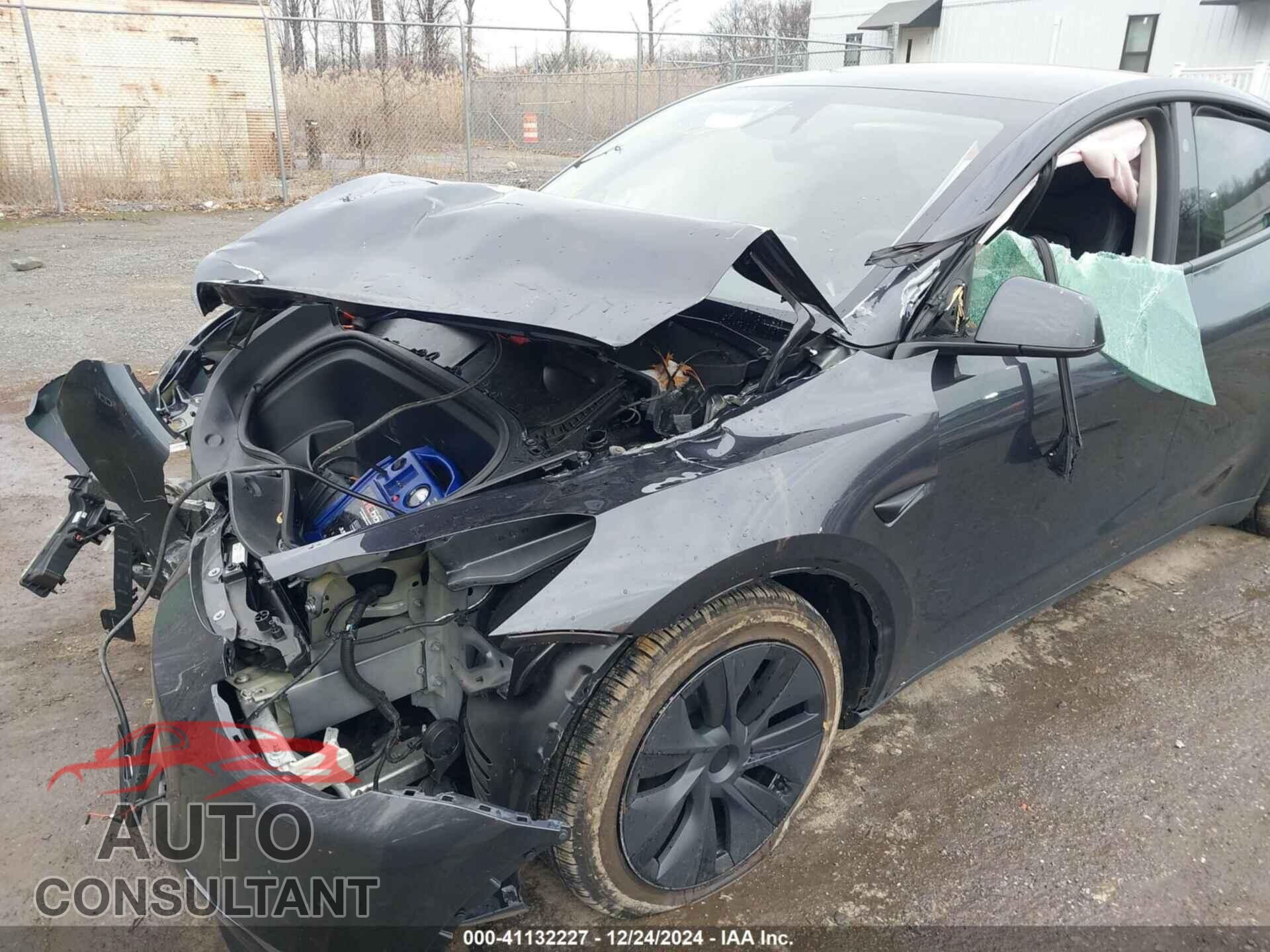 TESLA MODEL Y 2024 - 7SAYGDED8RF128473
